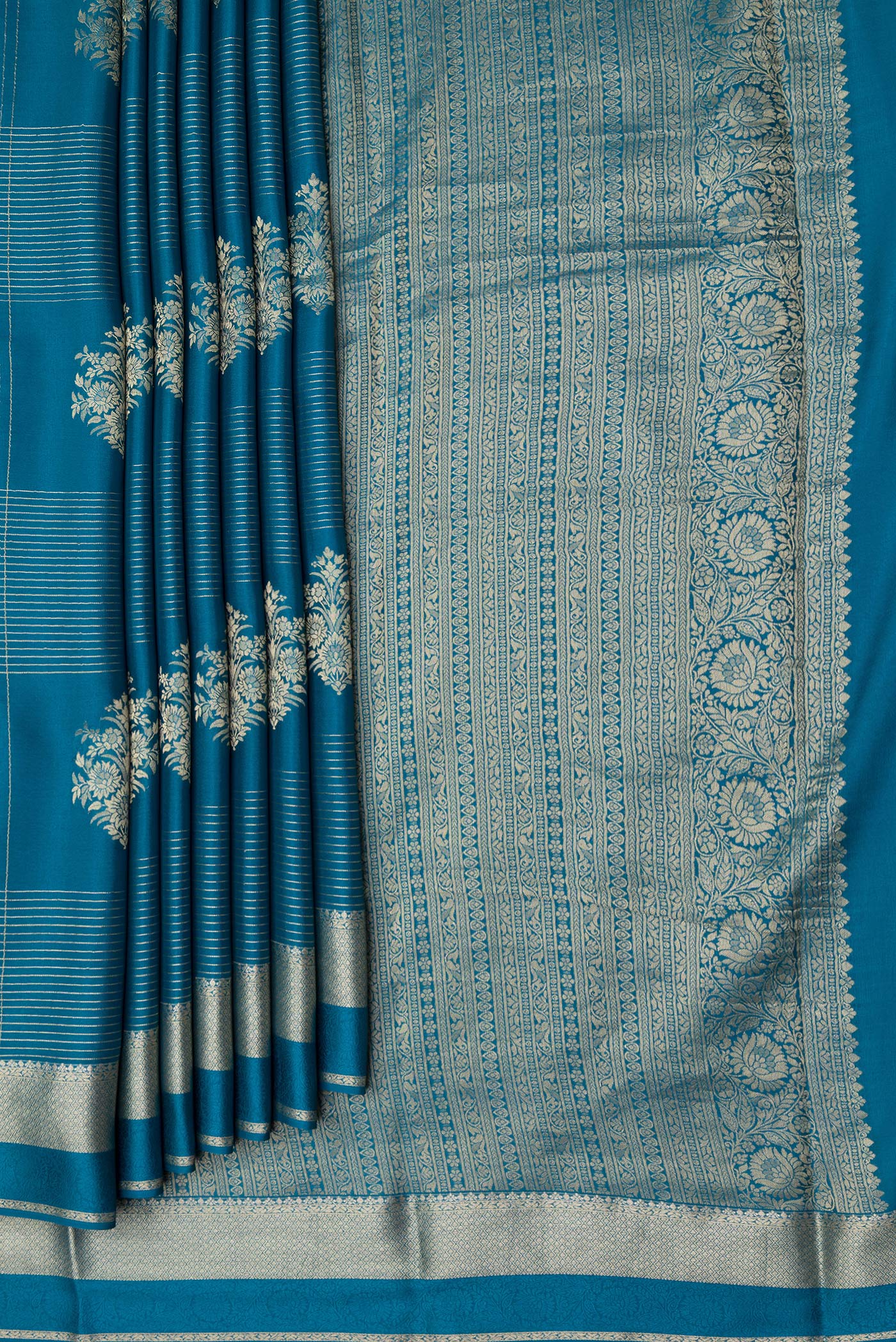 Pleats and pallu of Peacock Blue Dual Tone Banarasi Georgette Saree with Checked design on the body and Zari And Thread Border. 
