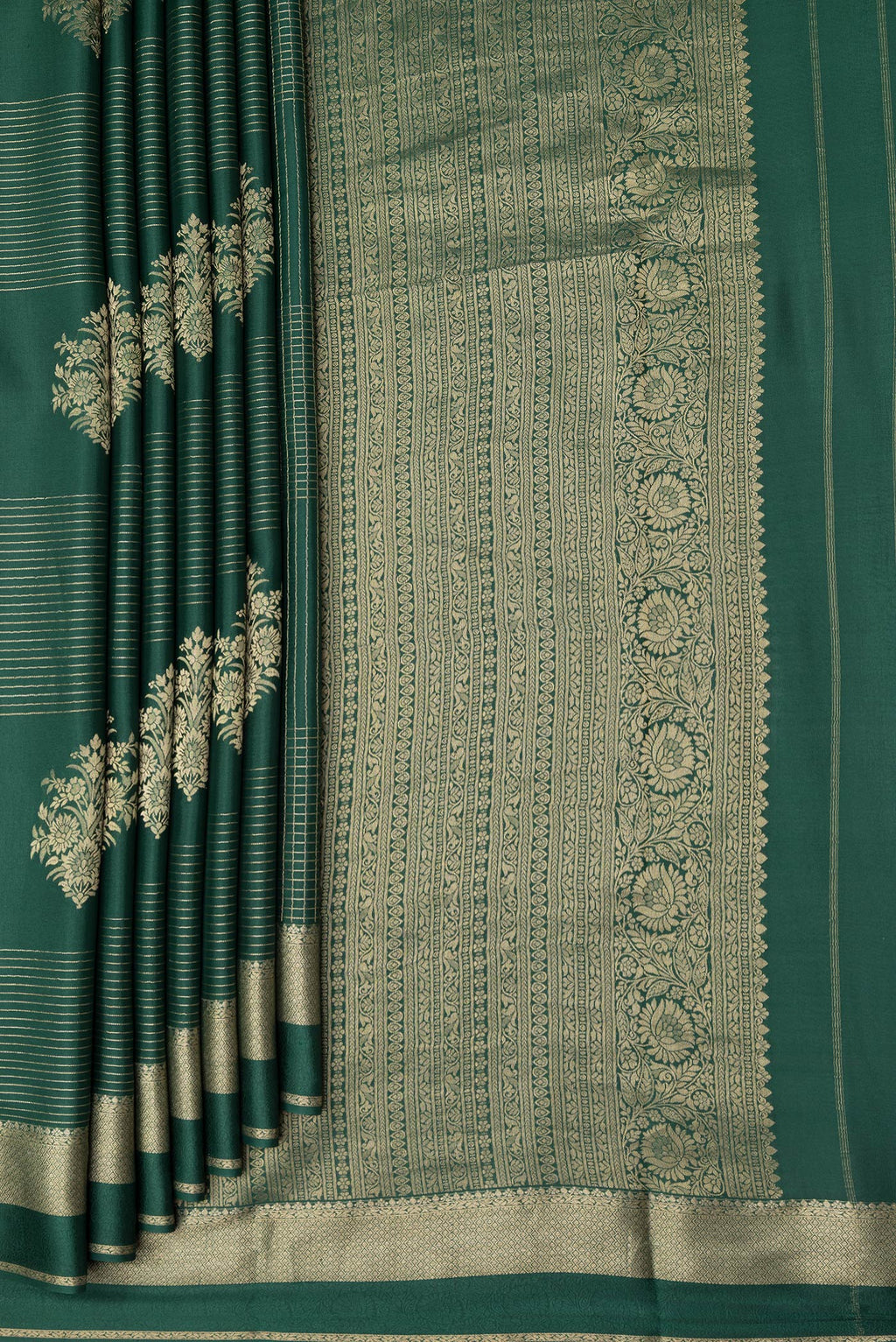 Pleats and pallu of Bottle Green Dual Tone Banarasi Georgette Saree with Checked design on the body and Zari Border. 