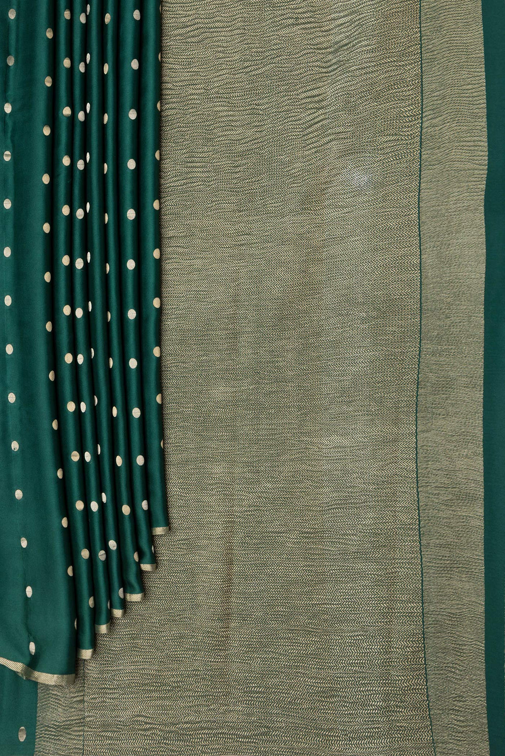 Pleats and pallu of Bottle Green Dual Tone Mysore Silk Saree with Zari Butta on the body and Zari Border. 