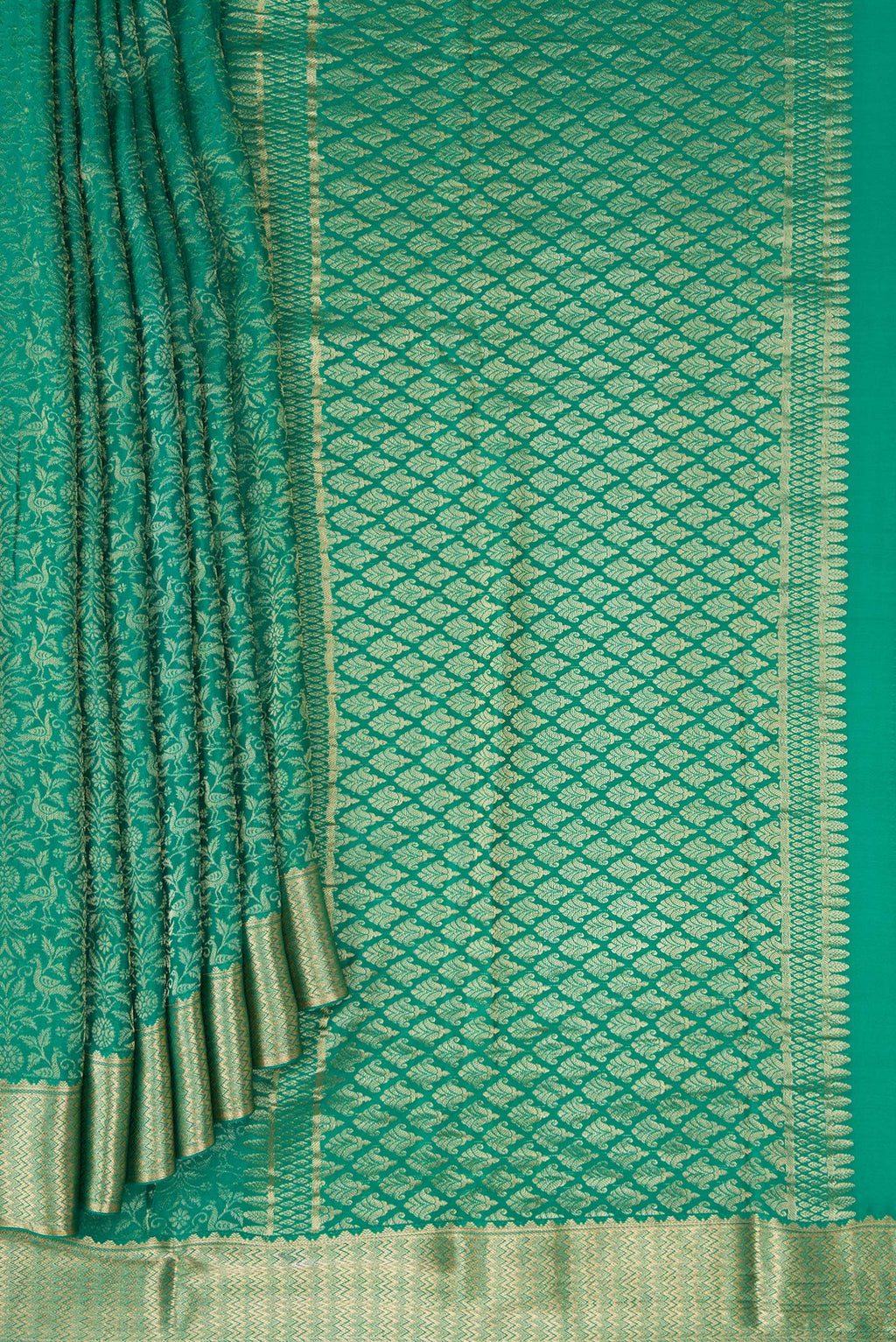 Pleats and pallu of Beige and Off White Dual Tone Georgette Saree with Zari Brocade on the body and Zari Border. 