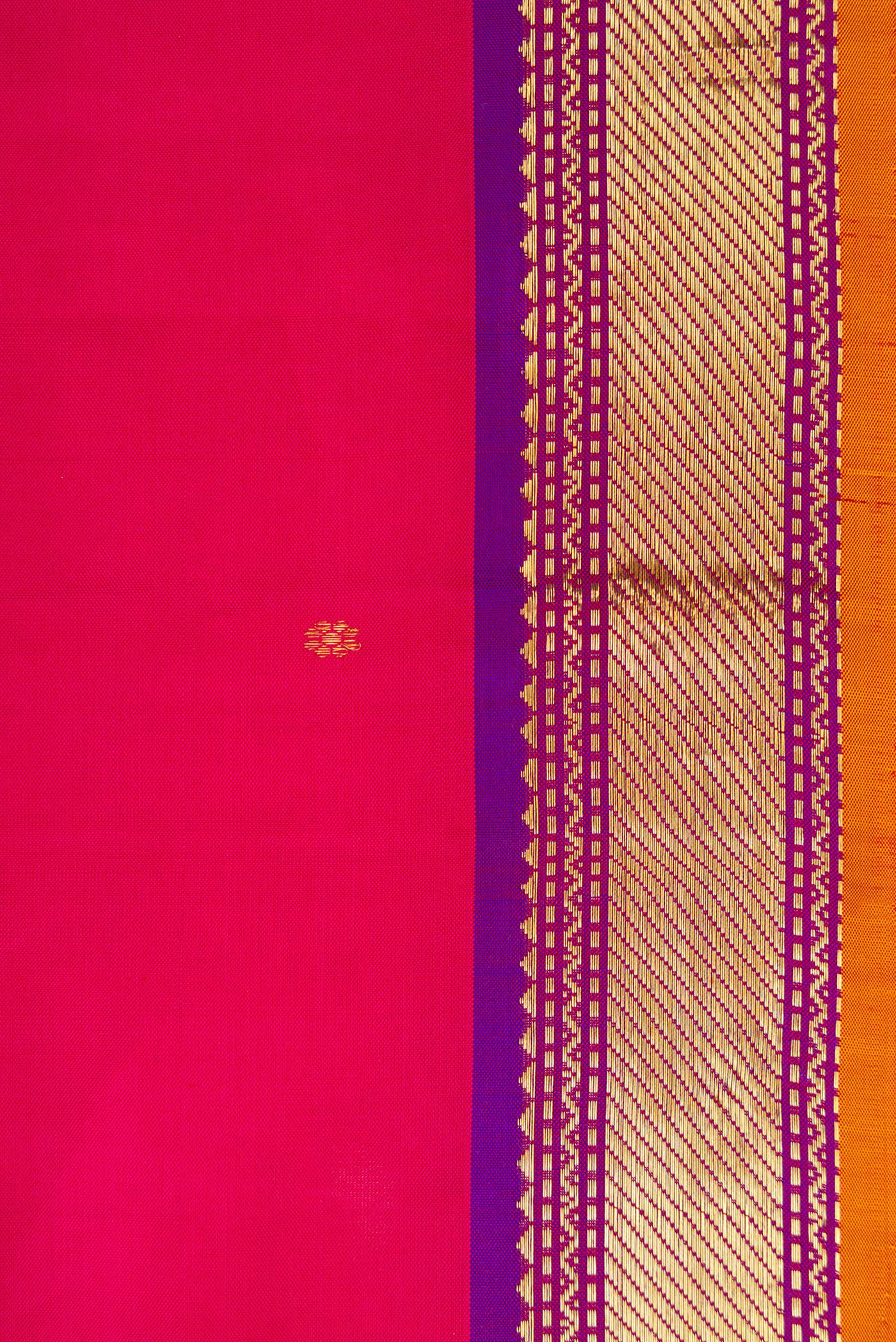 Border image of Dark Pink Dual Tone Kanchipuram Silk Saree with Zari Butta on the body and Zari Border. 