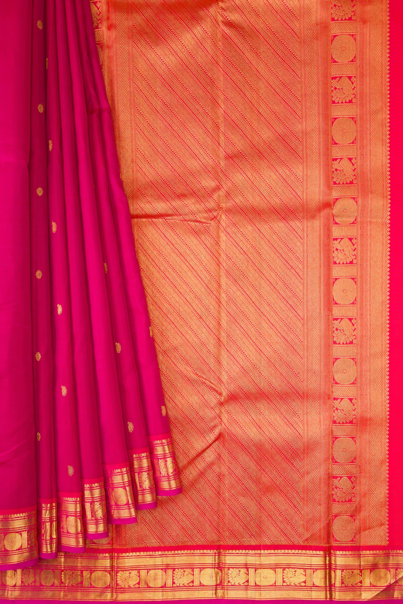 Pleats and pallu of Dark Pink Dual Tone Kanjivaram Silk Saree with Zari Butta on the body and Zari Border. 