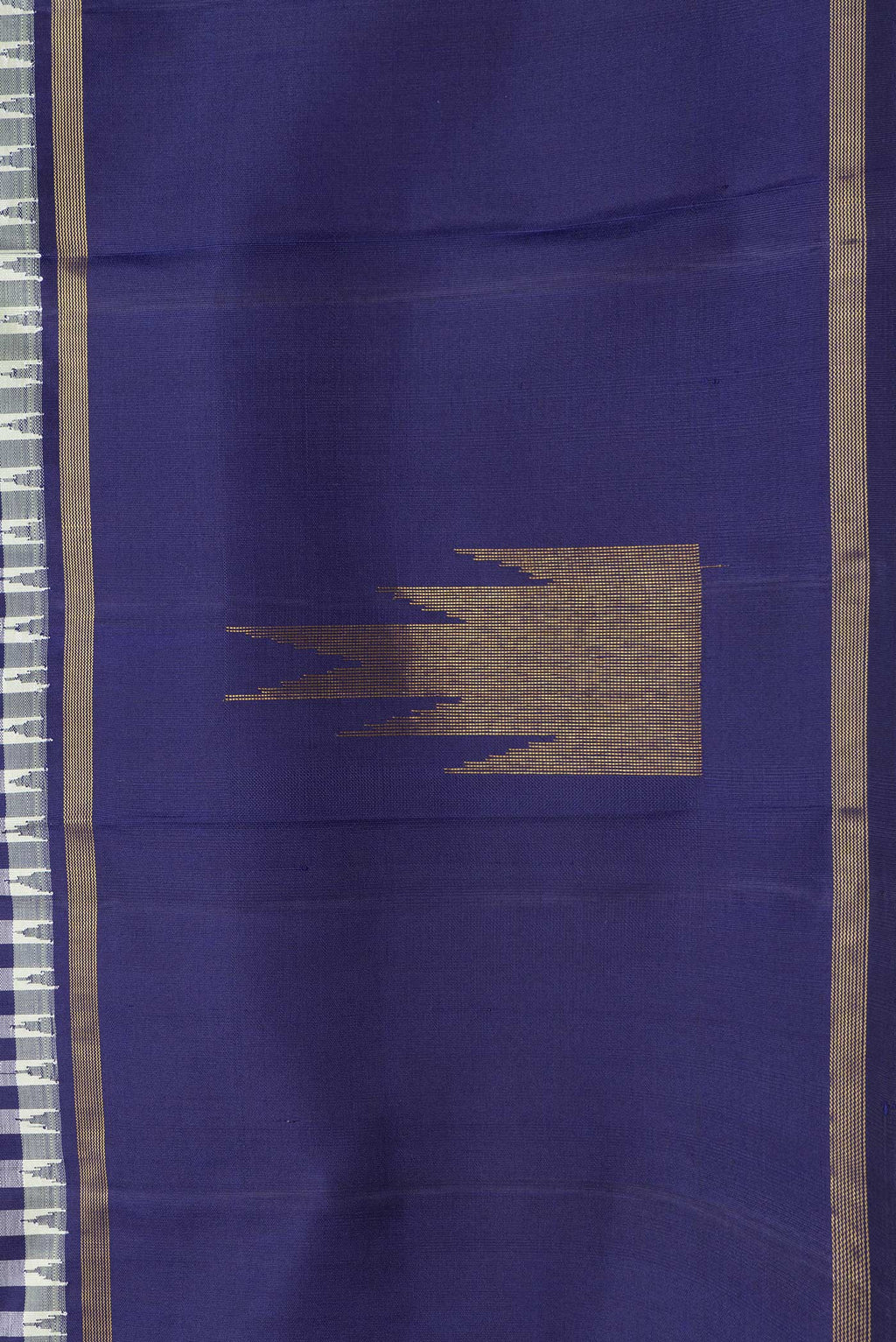Border image of Pista Green Dual Tone Kanjivaram Silk Saree with Plain Body and Plain Border. 