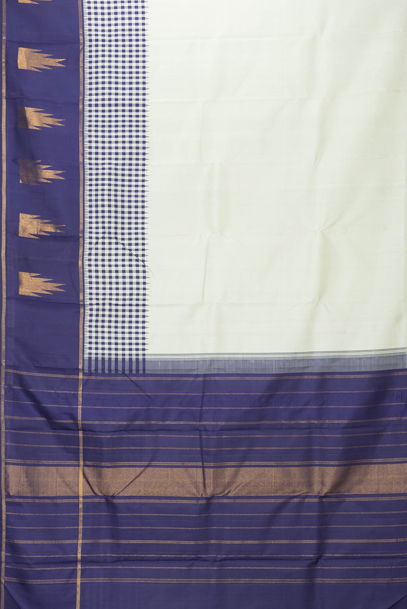 Flat view of Pista Green Dual Tone Kanjivaram Silk Saree with Plain Body and Plain Border. 