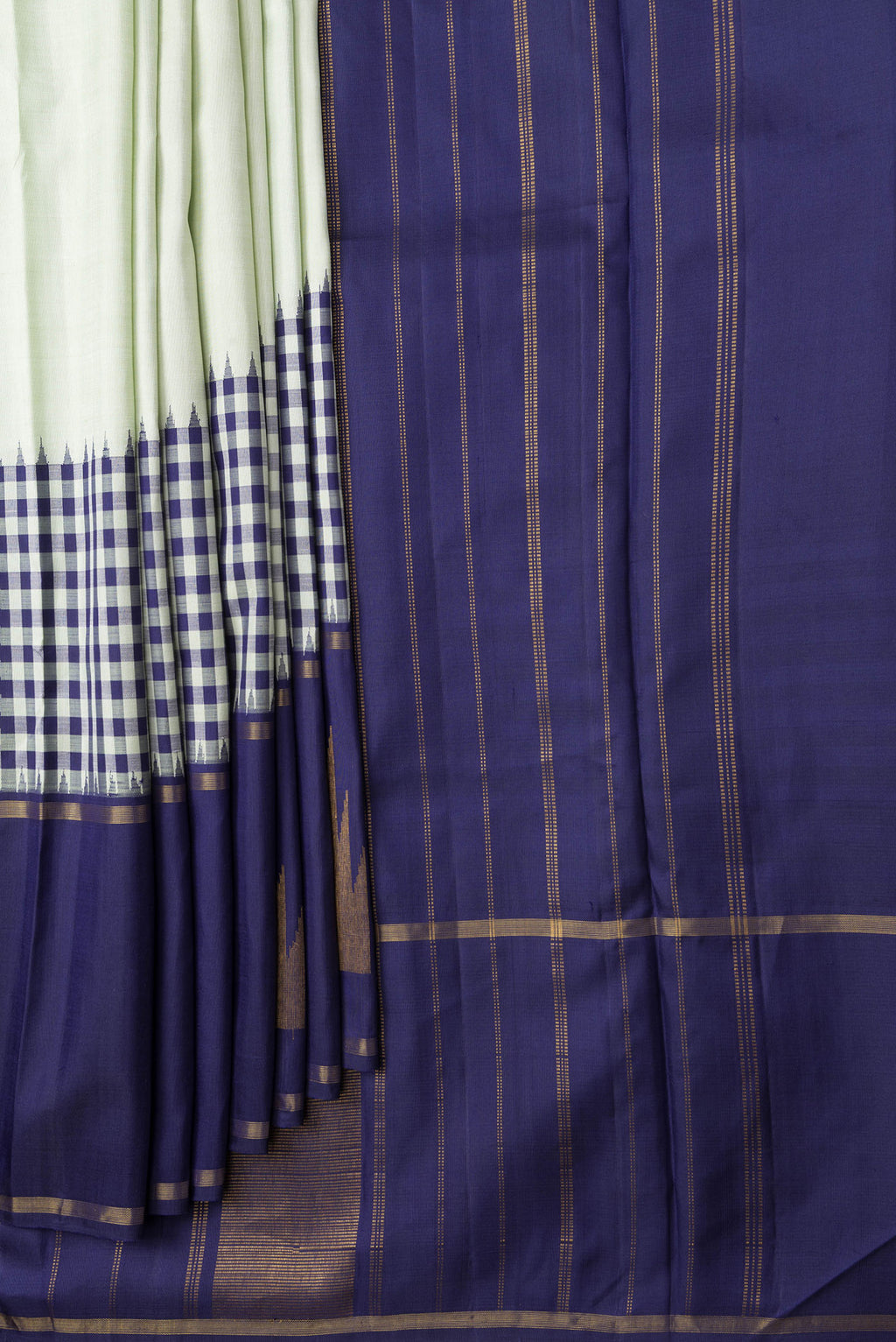 Pleats and pallu of Pista Green Dual Tone Kanjivaram Silk Saree with Plain Body and Plain Border. 
