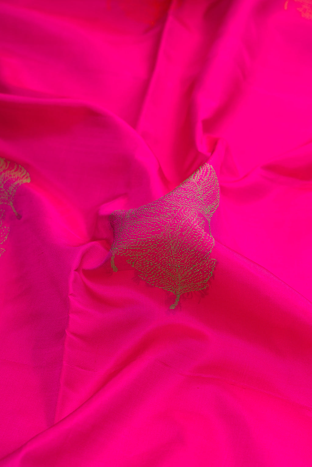 Close up of Magenta Dual Tone Soft Silk Saree with Thread Butta on the body and Plain Border.  displaying folds