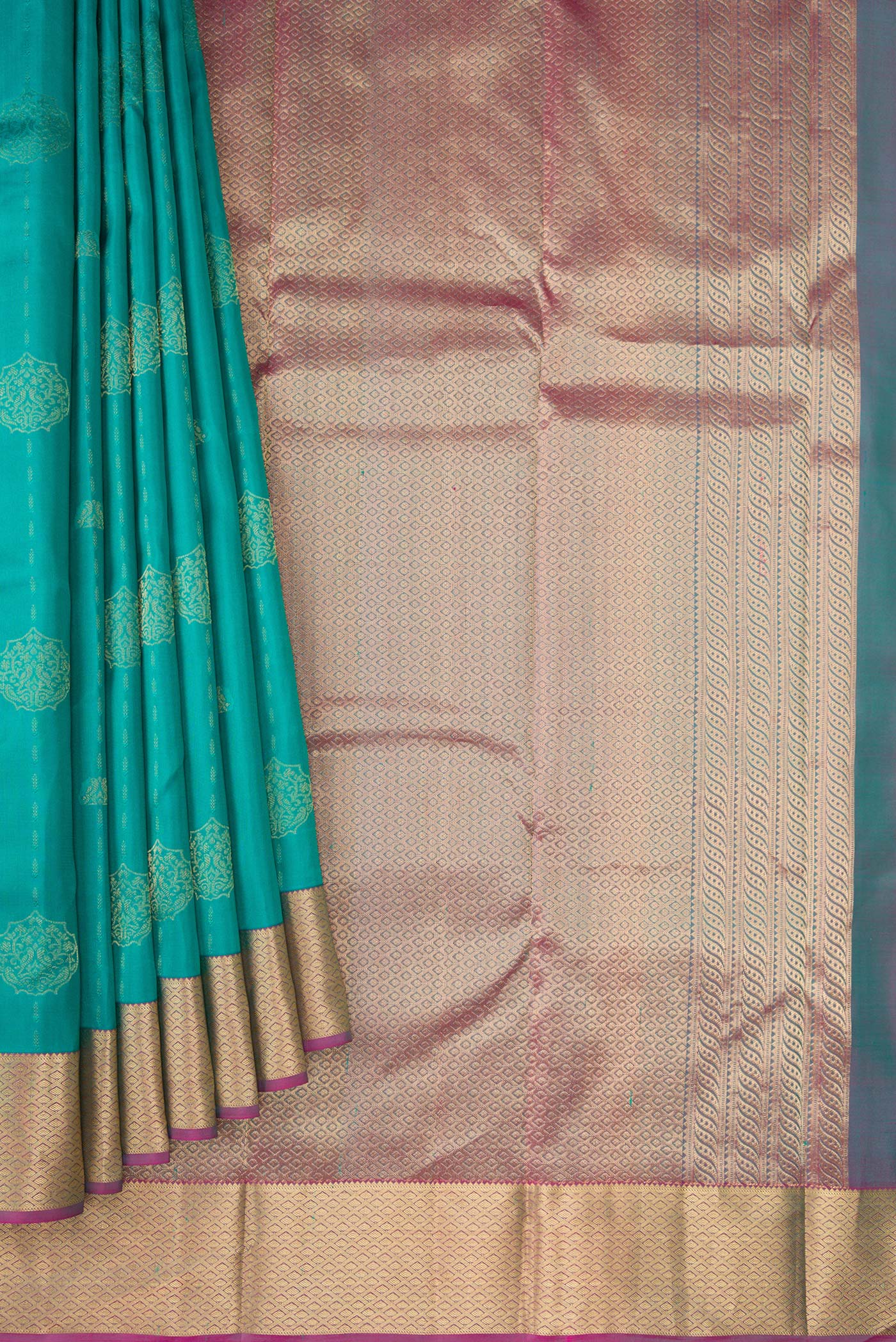 Pleats and pallu of Sky Blue Kanchipuram Silk Saree with Zari Butta on the body and Zari Border. 