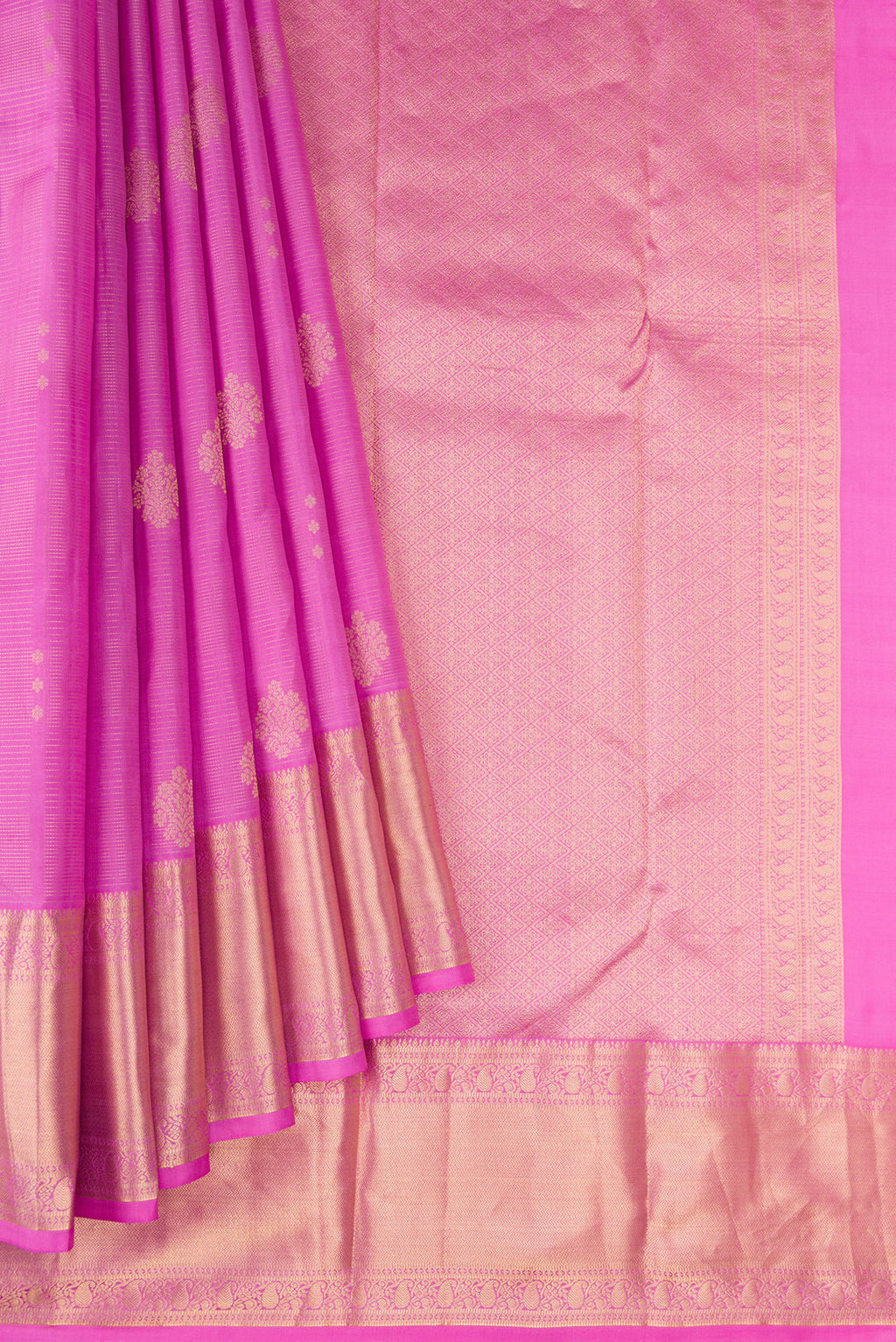 Pleats and pallu of Lavender Dual Tone Kanjivaram Silk Saree with Zari Butta on the body and Zari Border. 