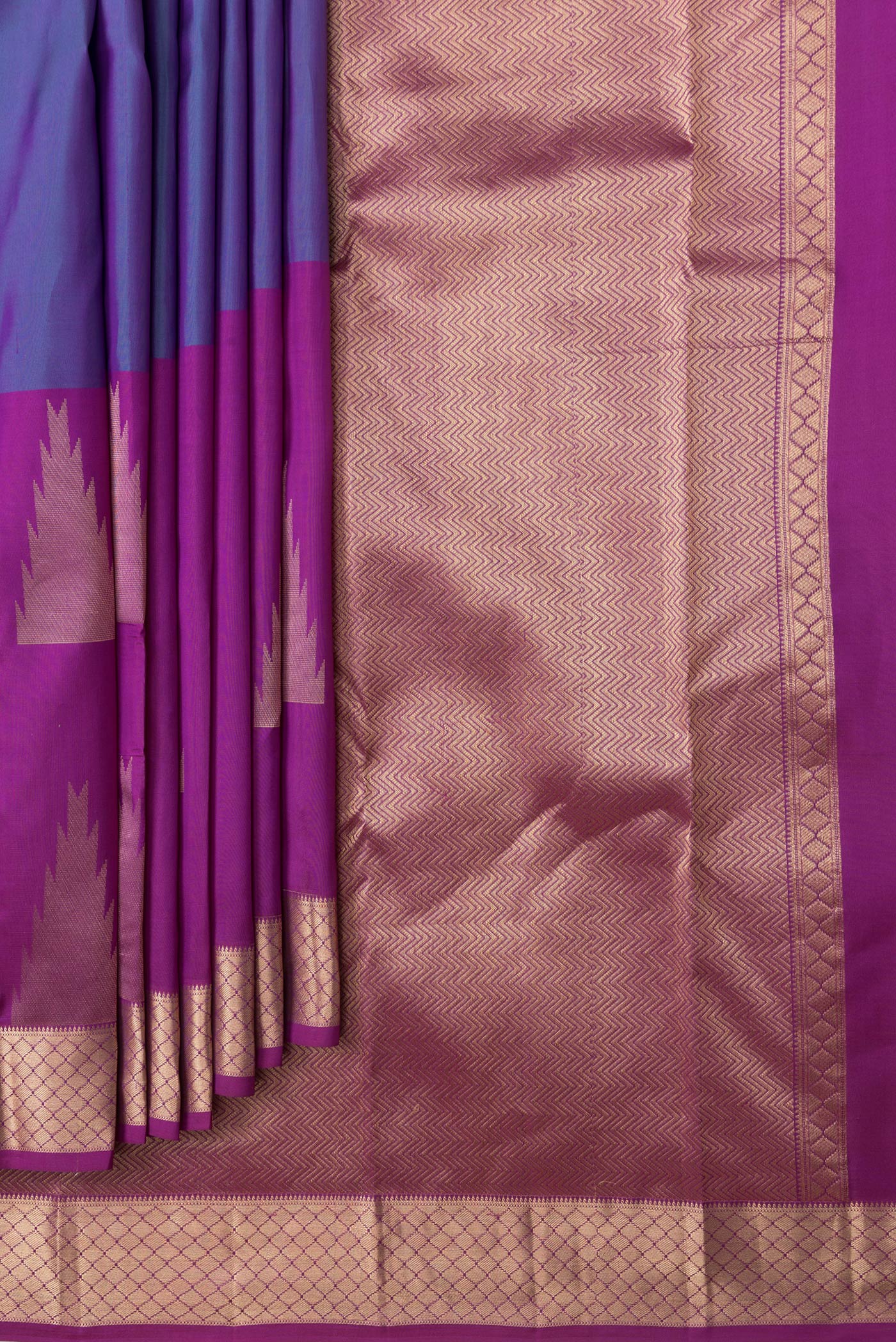 Pleats and pallu of Peacock Blue Dual Tone Kanchipuram Silk Saree with Plain Body and Fancy Border. 