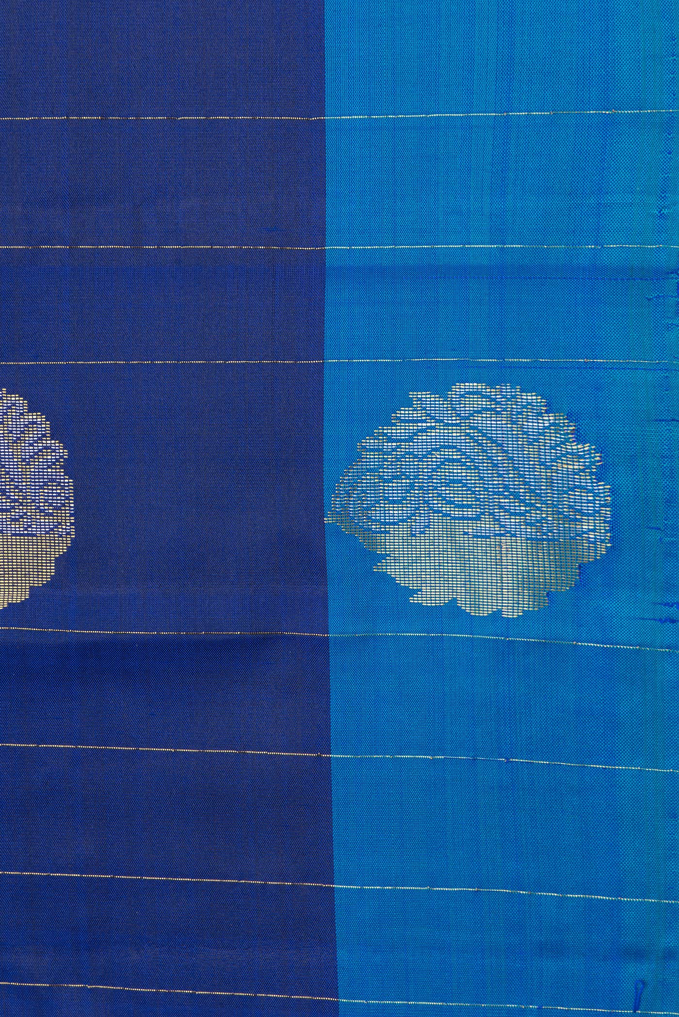 Border image of Navy Blue Dual Tone Kanchipuram Silk Saree with Stripes on the body and Fancy Border. 