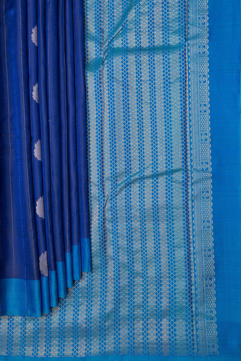 Pleats and pallu of Navy Blue Dual Tone Kanchipuram Silk Saree with Stripes on the body and Fancy Border. 