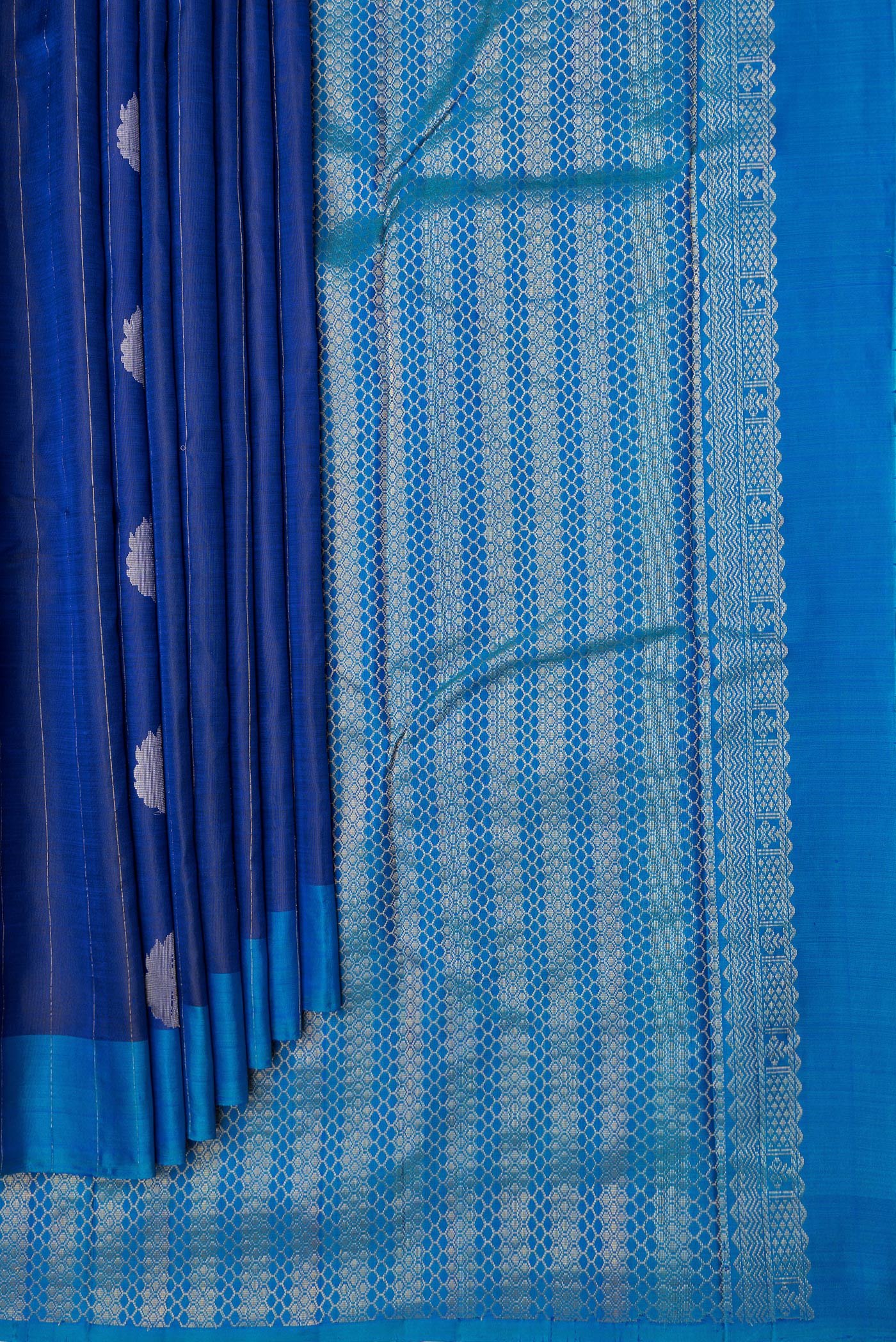 Pleats and pallu of Navy Blue Dual Tone Kanchipuram Silk Saree with Stripes on the body and Fancy Border. 