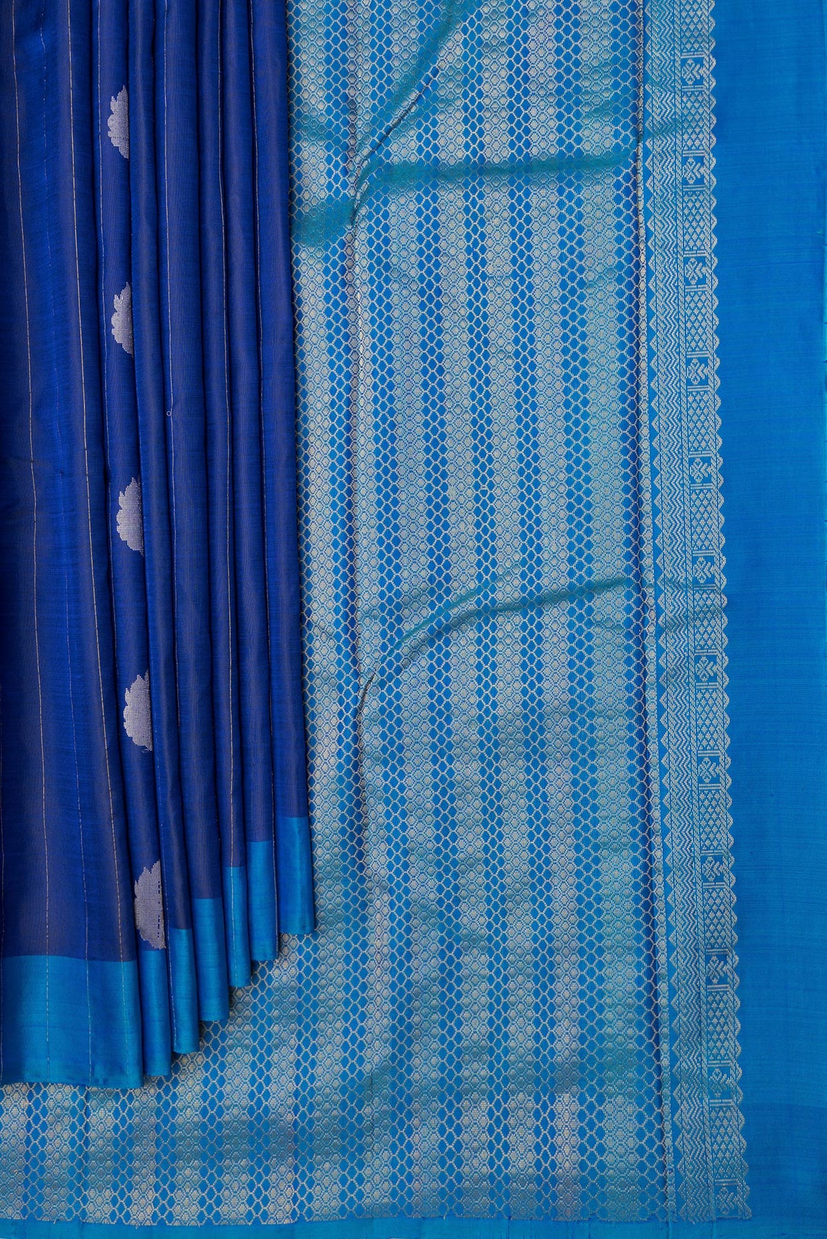 Pleats and pallu of Navy Blue Dual Tone Kanchipuram Silk Saree with Stripes on the body and Fancy Border. 