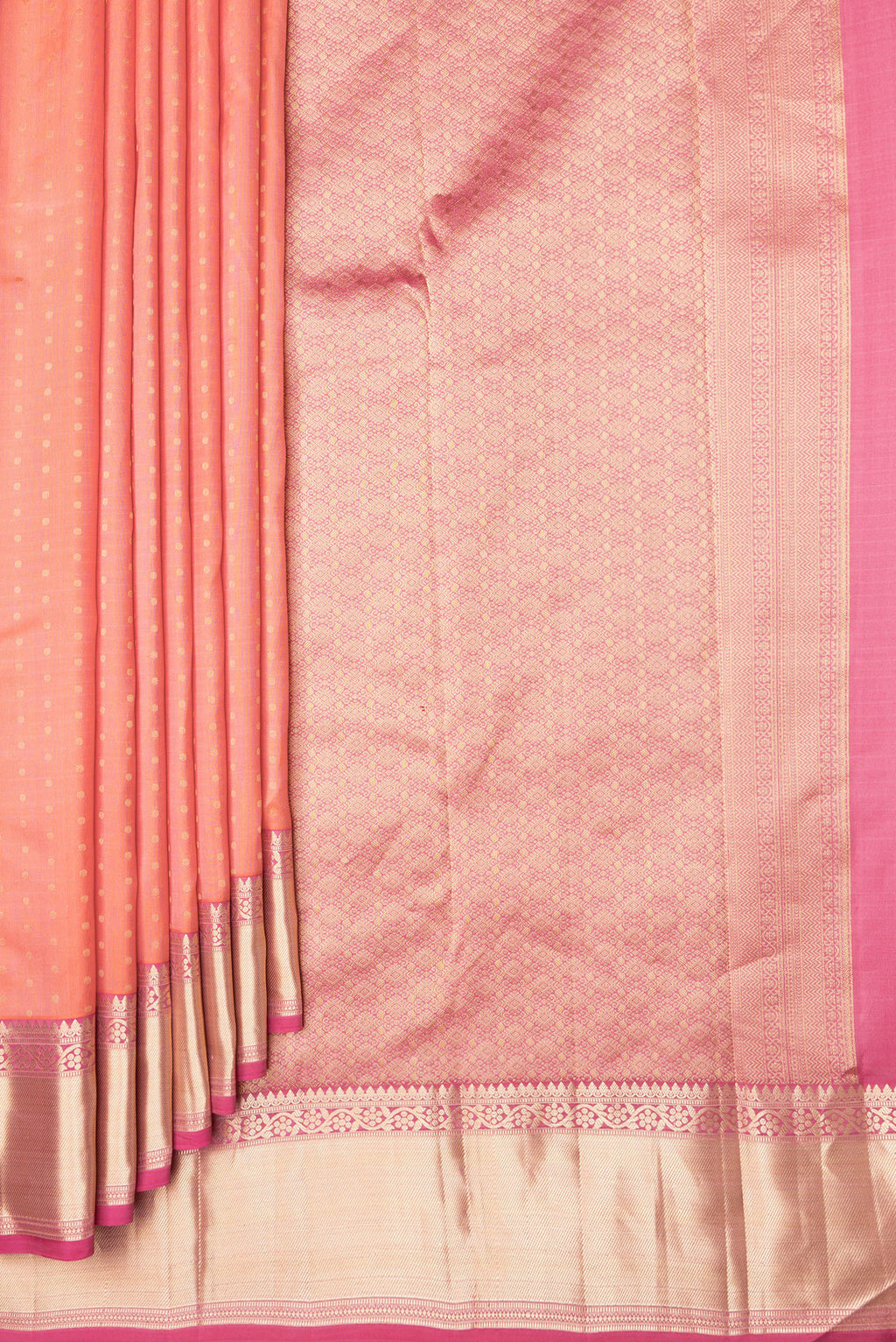 Pleats and pallu of Peach Dual Tone Kanchipuram Silk Saree with Zari Butta on the body and Zari Border. 