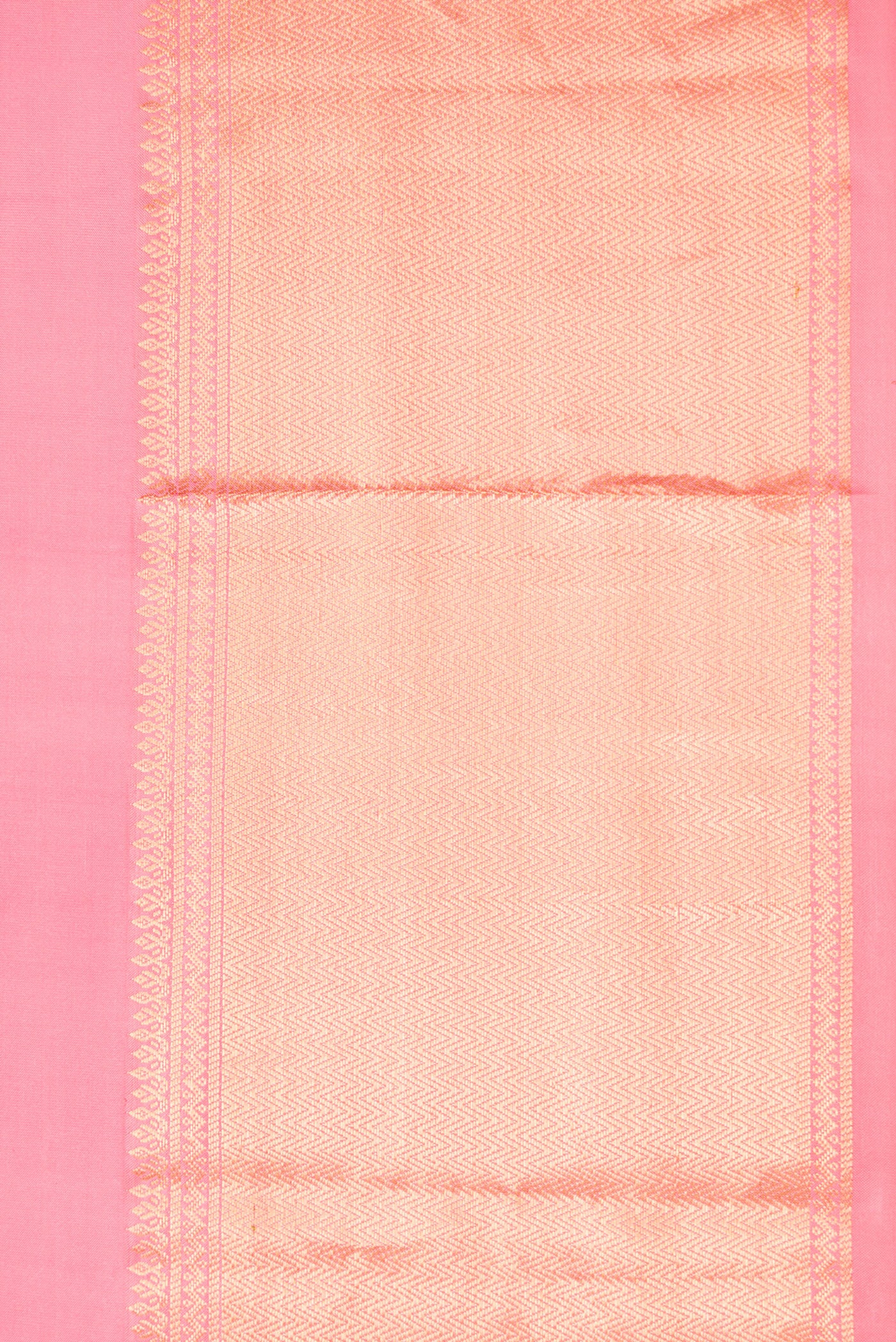 Border image of Pink Dual Tone Kanchipuram Silk Saree with Zari Butta on the body and Zari Border. 