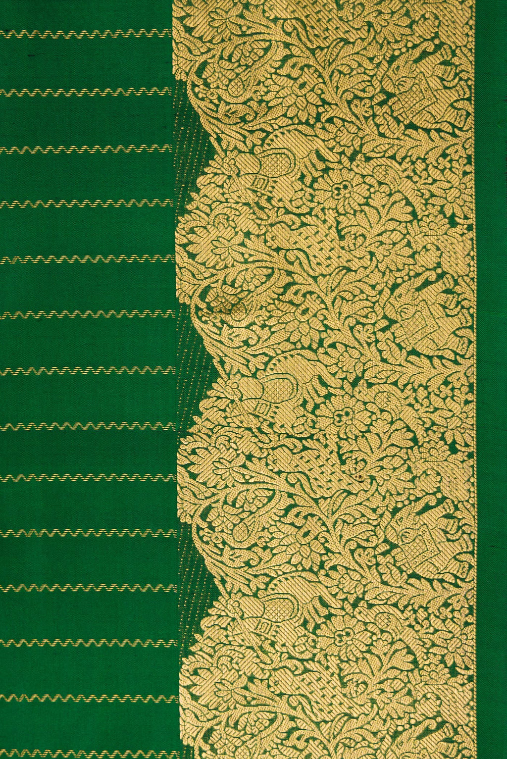 Border image of Bottle Green Dual Tone Kanchipuram Silk Saree with Stripes on the body and Fancy Border. 