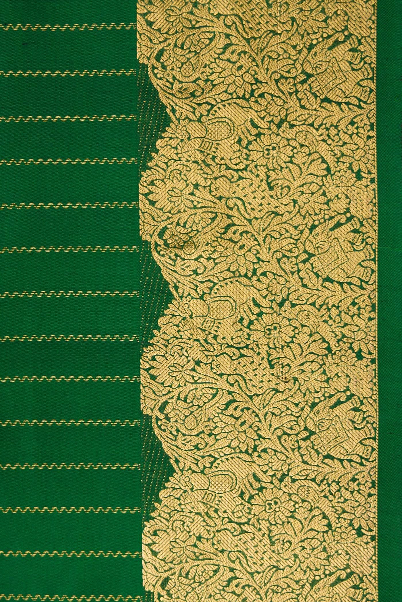 Border image of Bottle Green Dual Tone Kanchipuram Silk Saree with Stripes on the body and Fancy Border. 