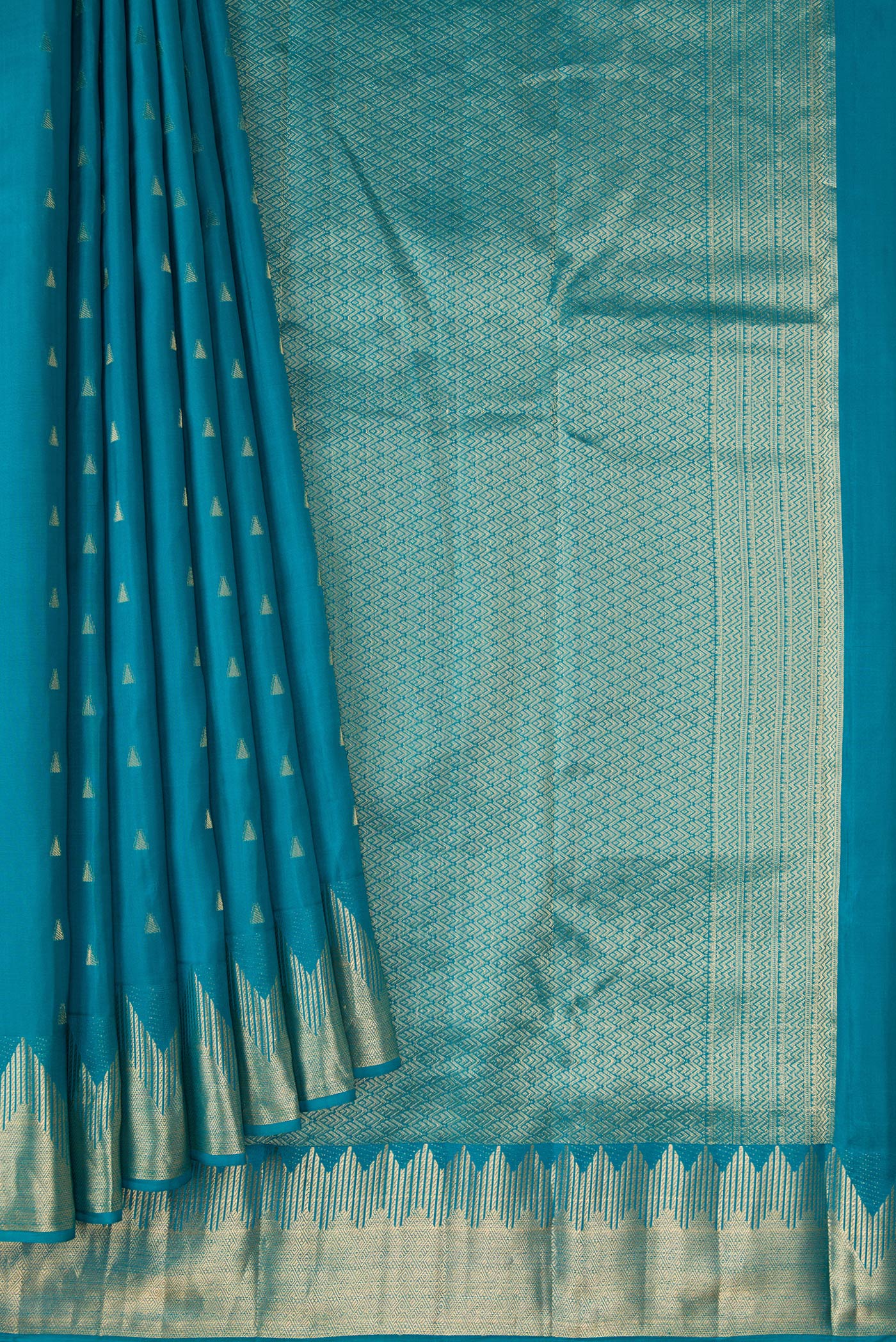 Pleats and pallu of Peacock Blue Dual Tone Kanchipuram Silk Saree with Zari Butta on the body and Fancy Border. 