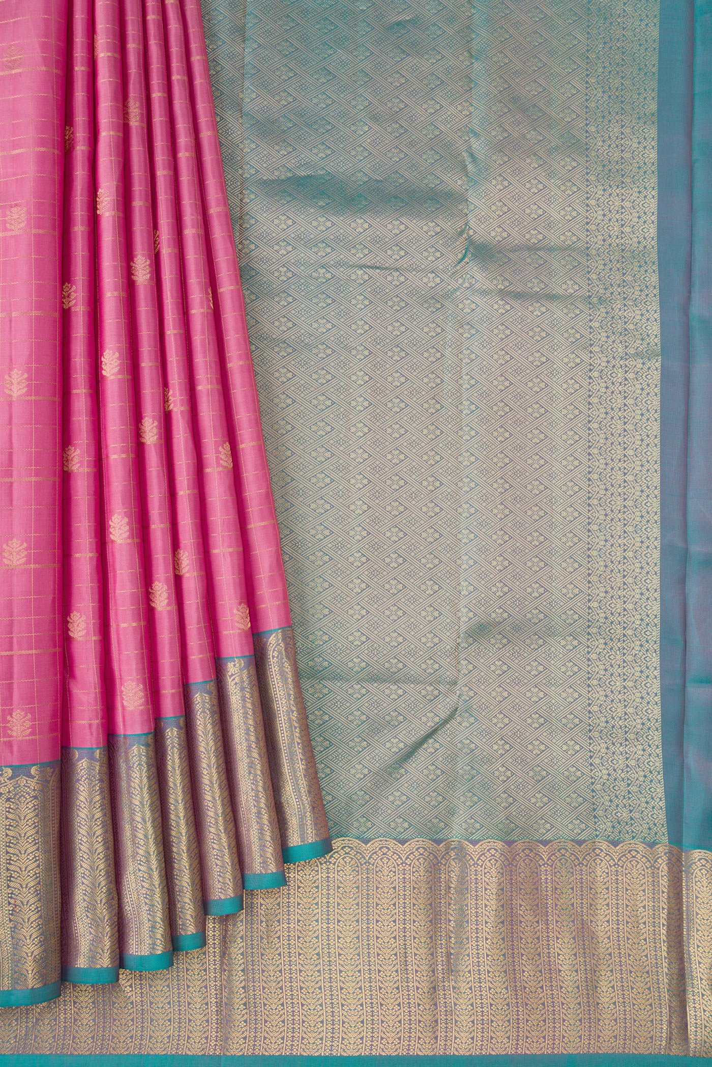 Pleats and pallu of Pink Dual Tone Kanchipuram Silk Saree with Checked design on the body and Zari Border. 