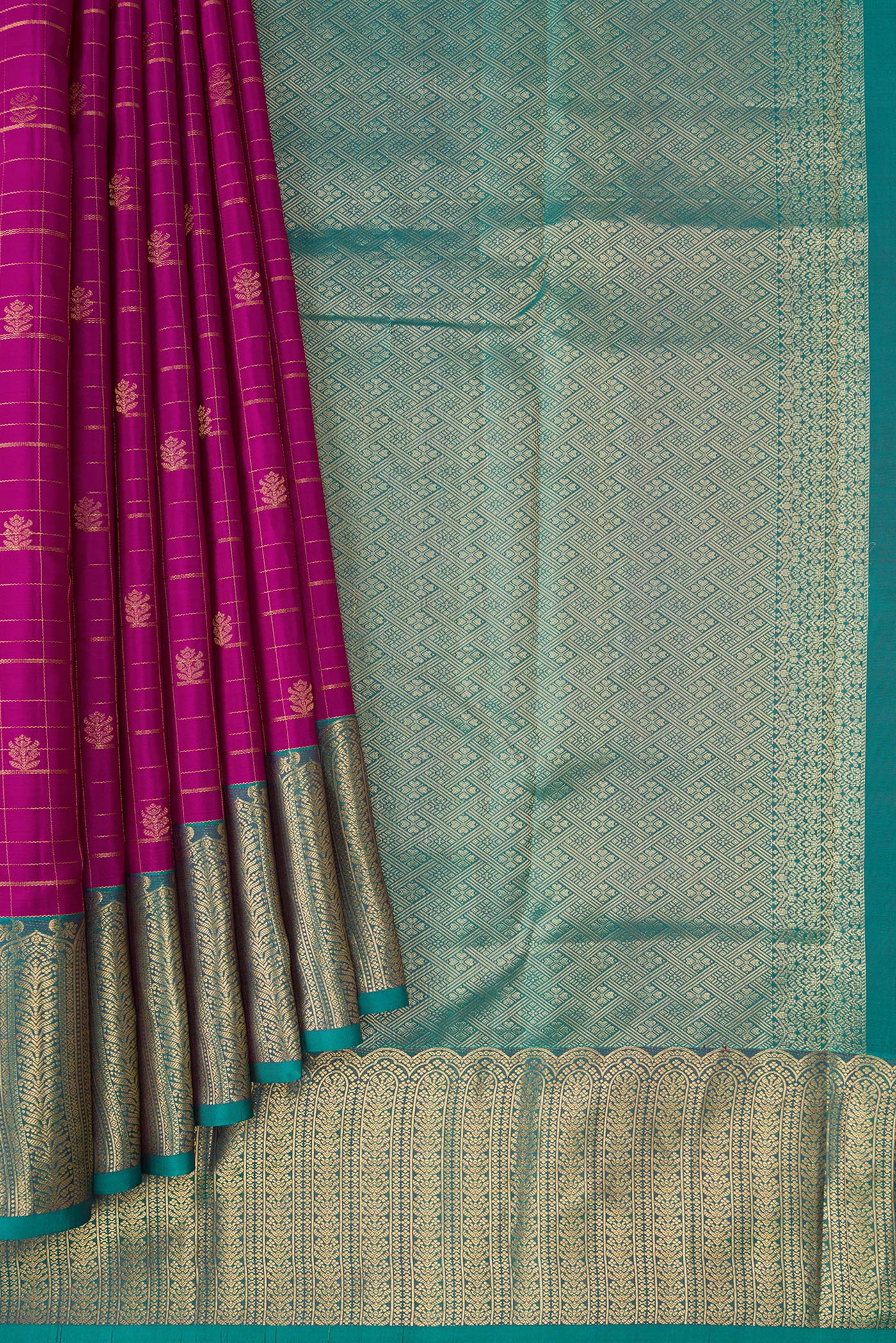 Pleats and pallu of Dark Pink Dual Tone Kanchipuram Silk Saree with Stripes on the body and Zari Border. 