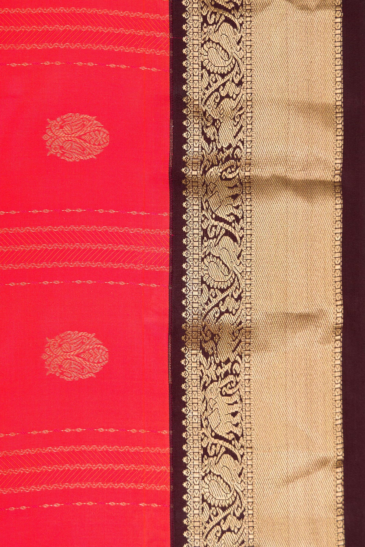 Border image of Coral Dual Tone Kanchipuram Silk Saree with Jacquard With Zari Butta on the body and Zari Border. 