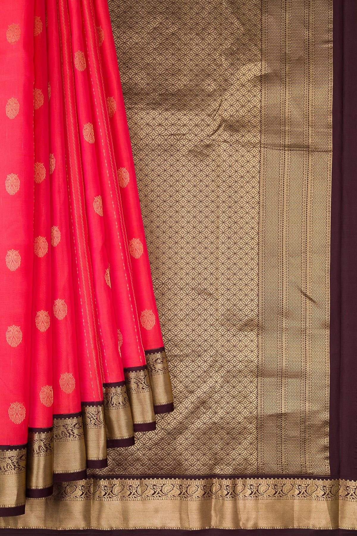 Pleats and pallu of Coral Dual Tone Kanchipuram Silk Saree with Jacquard With Zari Butta on the body and Zari Border. 
