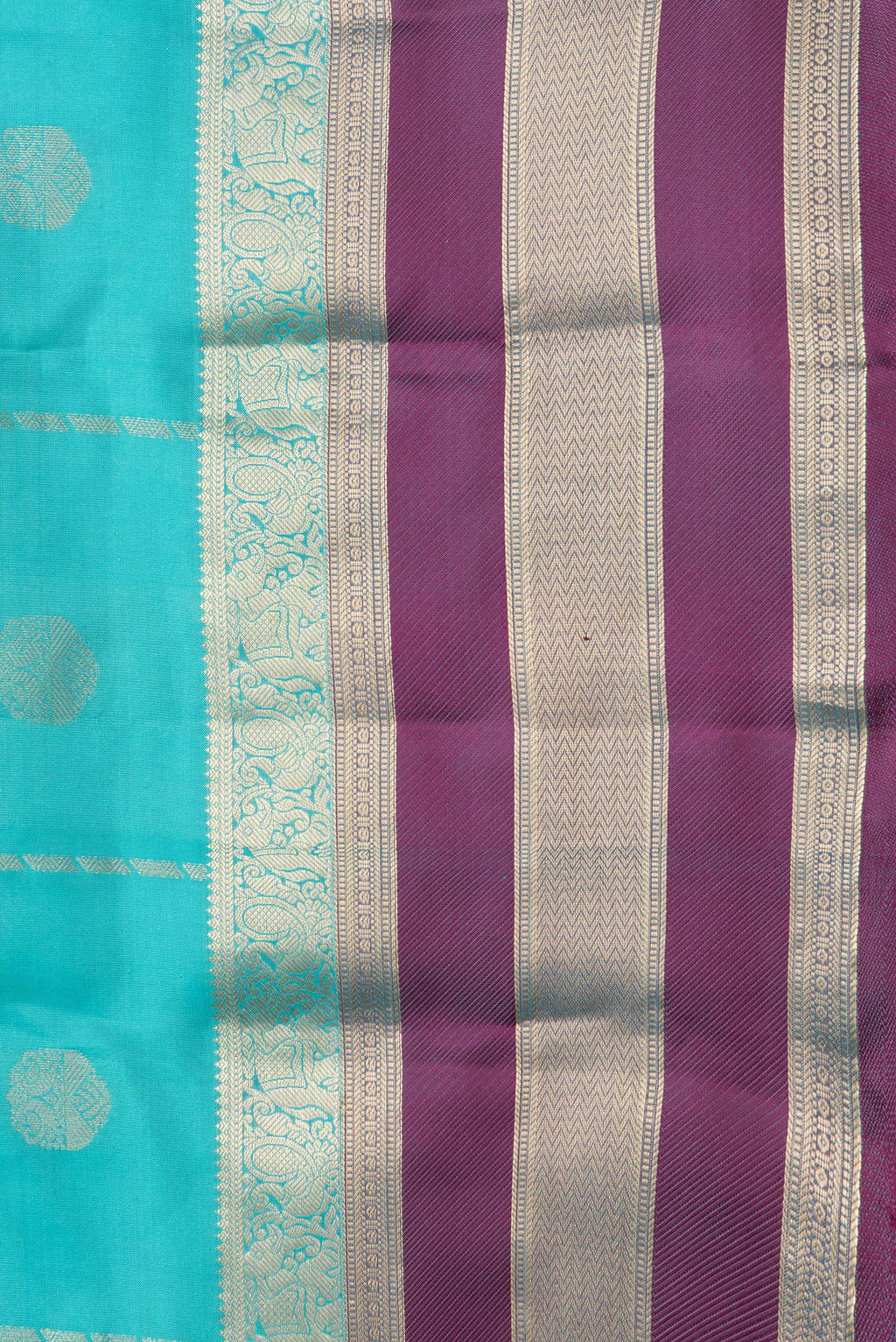 Border image of Sky Blue Dual Tone Kanchipuram Silk Saree with Zari Butta on the body and Zari Border. 
