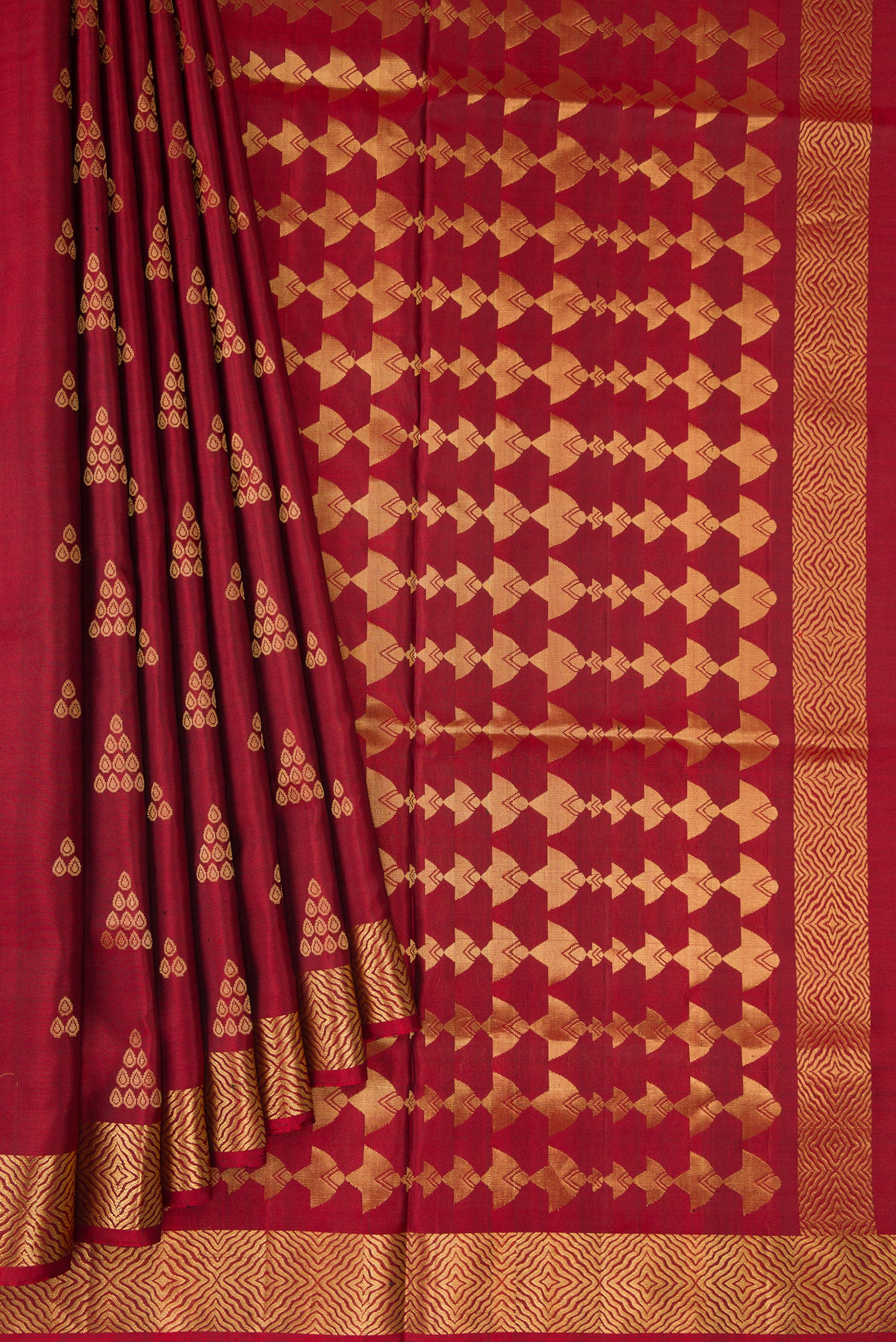Pleats and pallu of Maroon Dual Tone Soft Silk Saree with Zari Butta on the body and Zari Border. 