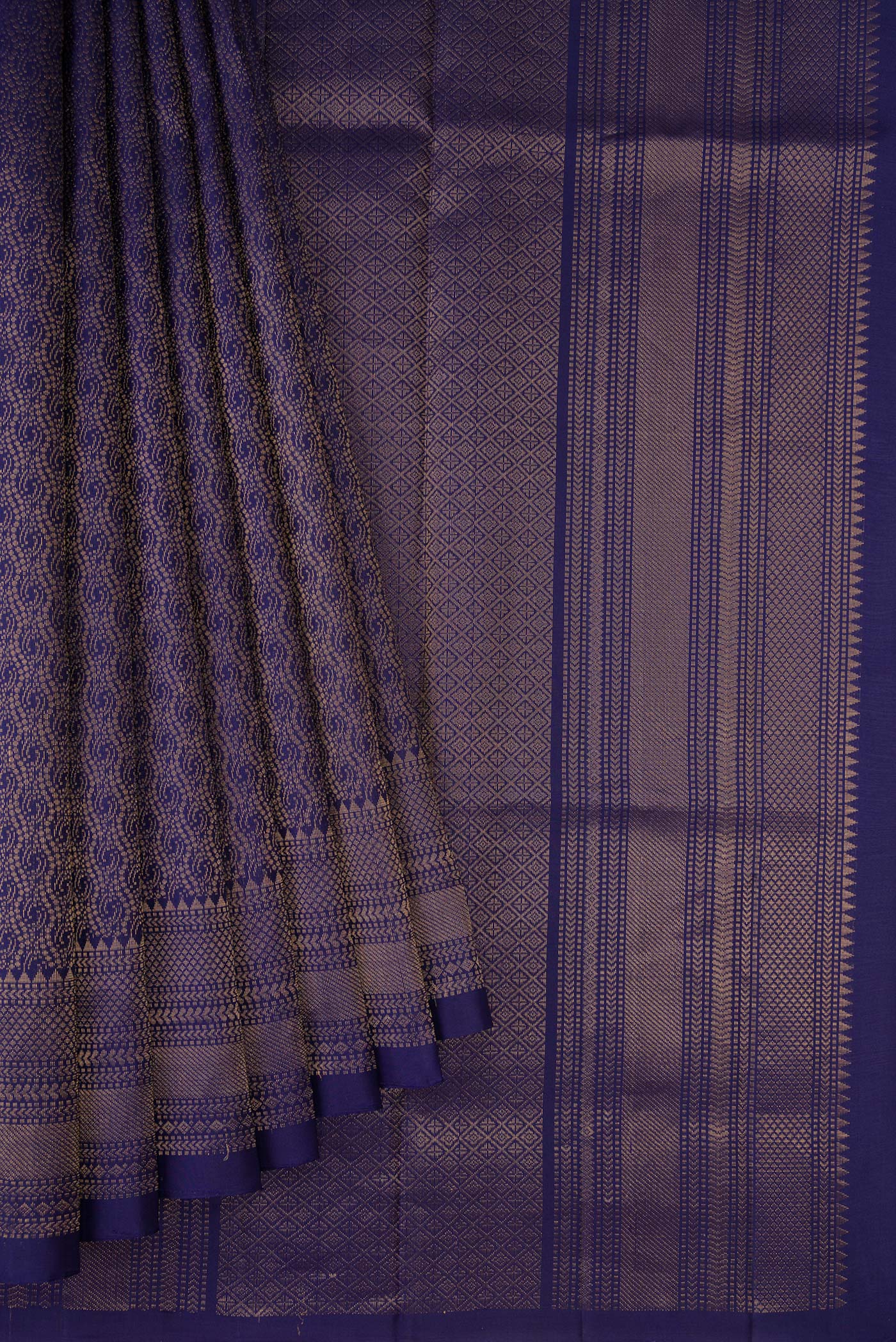 Pleats and pallu of Navy Blue Dual Tone Soft Silk Saree with Zari Brocade on the body and Zari Border. 