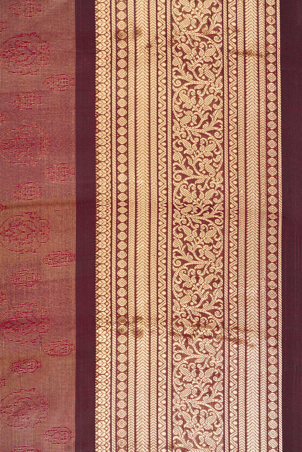 Border image of Maroon Dual Tone Kanchipuram Tissue Silk Saree with Zari Brocade on the body and Zari Border. 