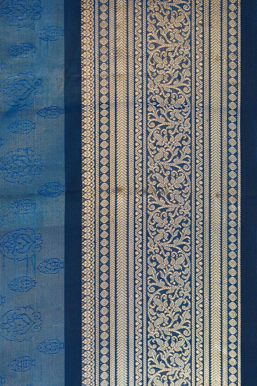 Border image of Maya Blue Dual Tone Kanchipuram Tissue Silk Saree with Zari Brocade on the body and Zari Border. 