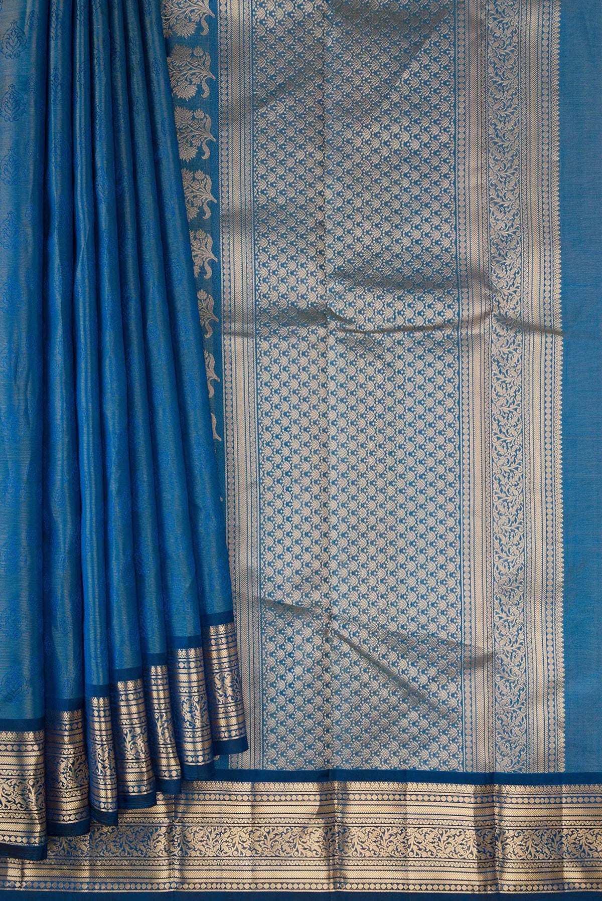 Pleats and pallu of Maya Blue Dual Tone Kanchipuram Tissue Silk Saree with Zari Brocade on the body and Zari Border. 