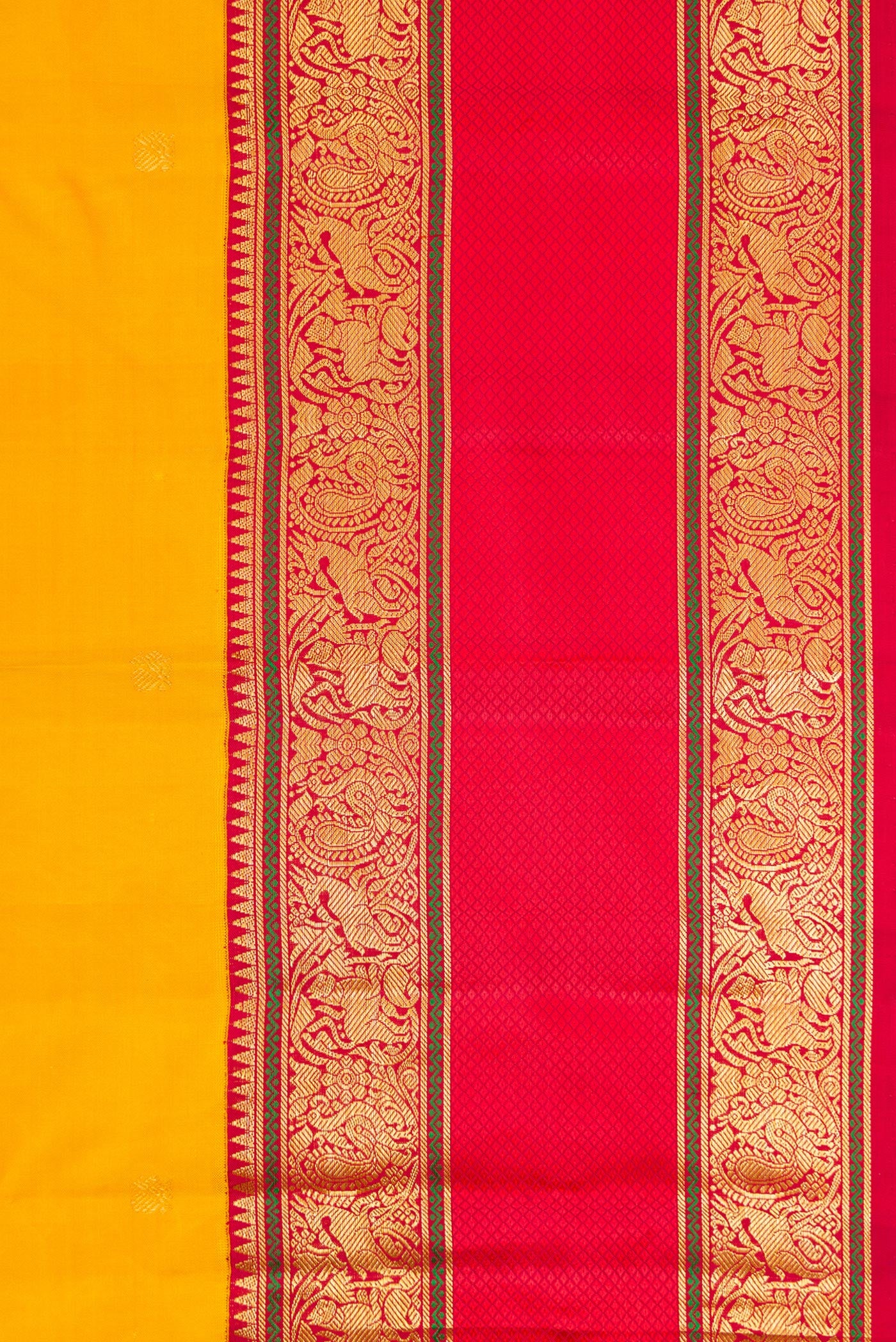 Border image of Yellow Dual Tone Kanchipuram Silk Saree with Zari Butta on the body and Zari Border. 