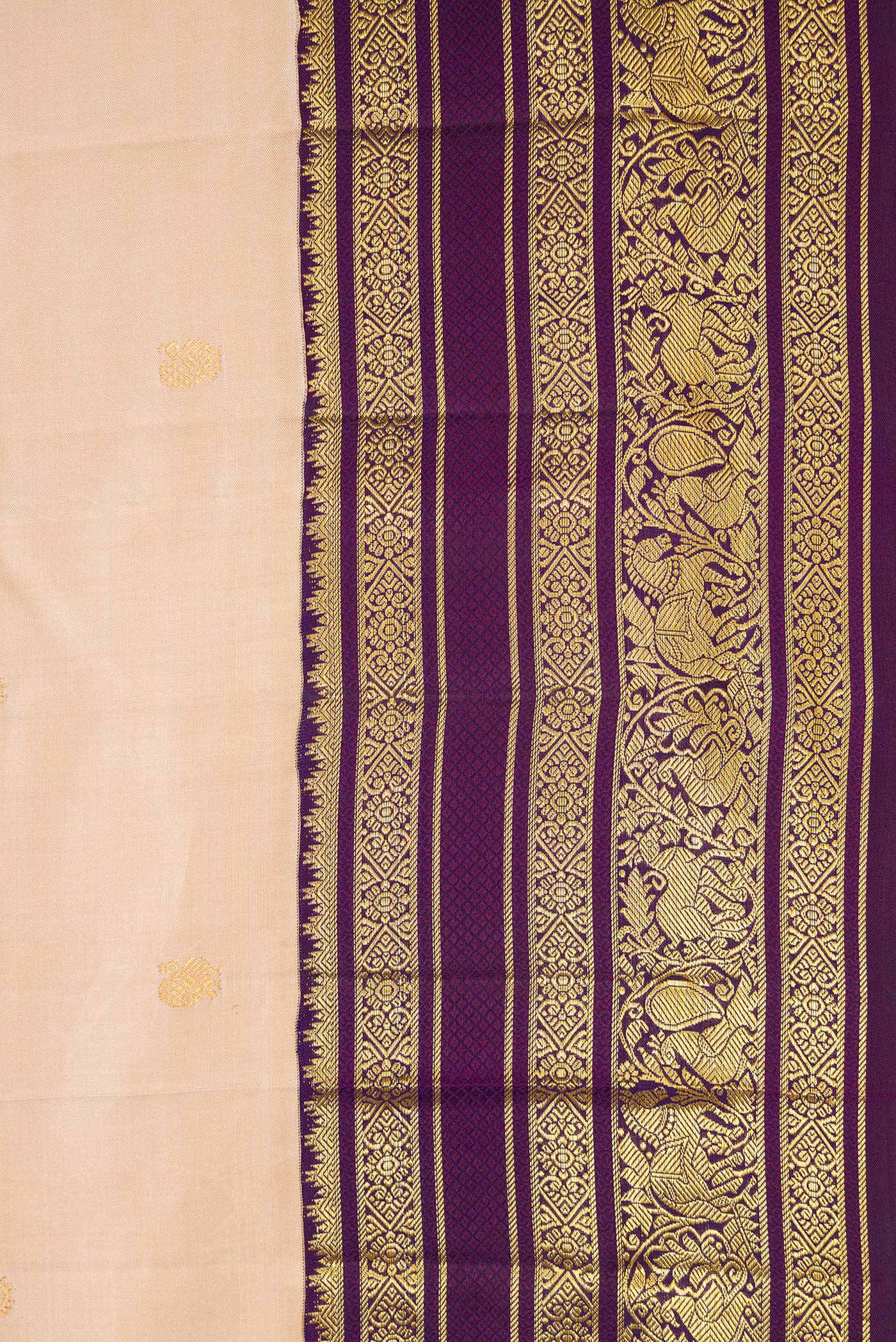 Border image of Beige Dual Tone Kanchipuram Silk Saree with Zari Butta on the body and Zari Border. 