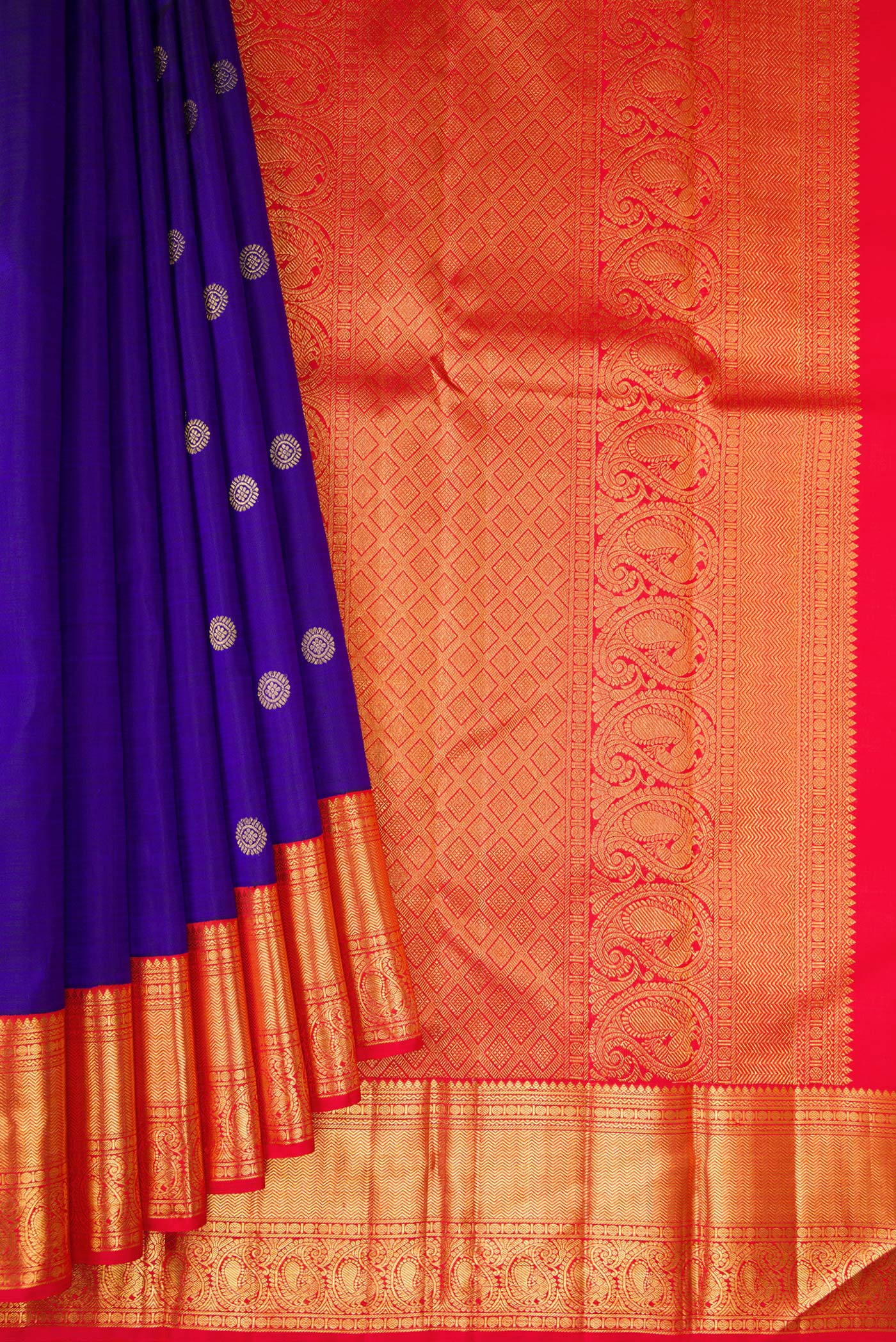 Pleats and pallu of Royal Blue Dual Tone Kanchipuram Silk Saree with Zari Butta on the body and Zari Border. 