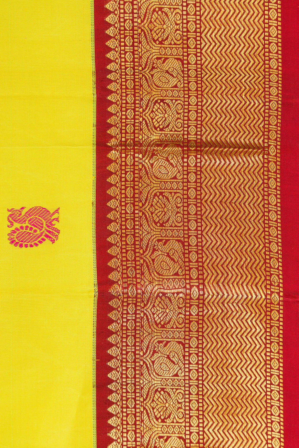 Border image of Pure Silk Pure Zari Lemon Yellow Dual Tone Kanjivaram Saree with Thread Butta on the body and Ganga Jamuna Border. 