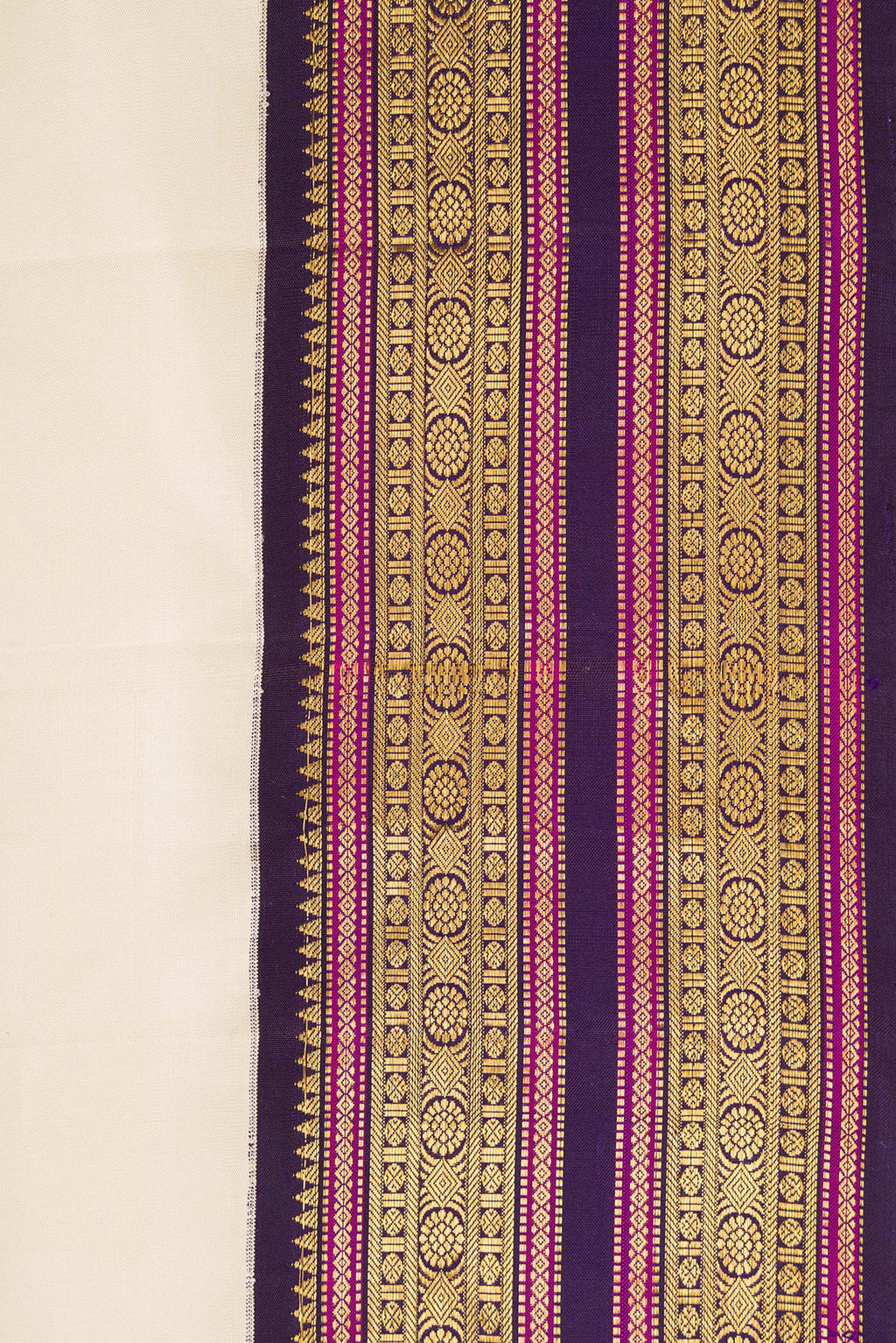 Border image of Pure Silk Pure Zari Off White Dual Tone Kanjivaram Saree with Zari Butta on the body and Zari Border. 