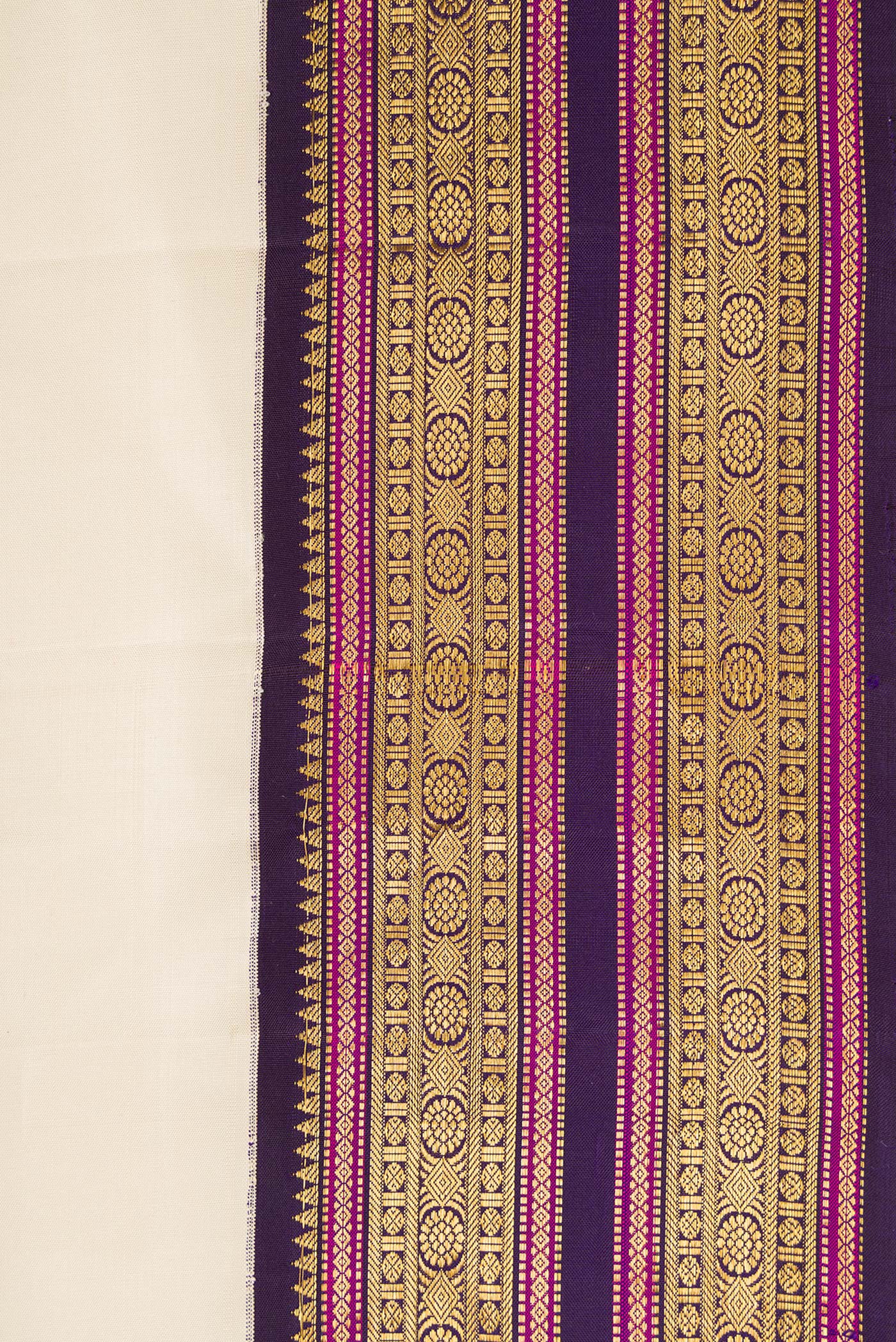 Border image of Pure Silk Pure Zari Off White Dual Tone Kanjivaram Saree with Zari Butta on the body and Zari Border. 