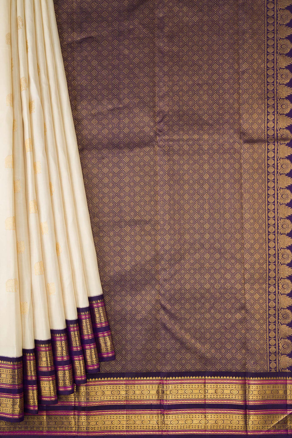 Pleats and pallu of Pure Silk Pure Zari Off White Dual Tone Kanjivaram Saree with Zari Butta on the body and Zari Border. 