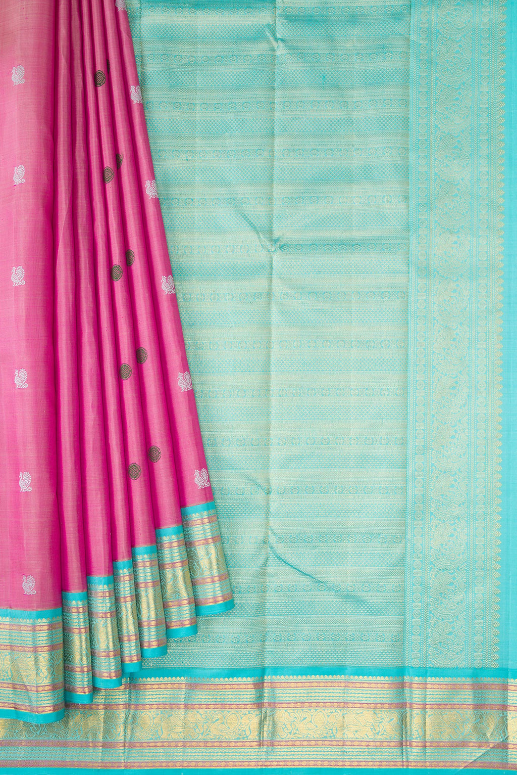 Pleats and pallu of Pink Dual Tone Kanjivaram Silk Saree with Thread Butta on the body and Zari Border. 