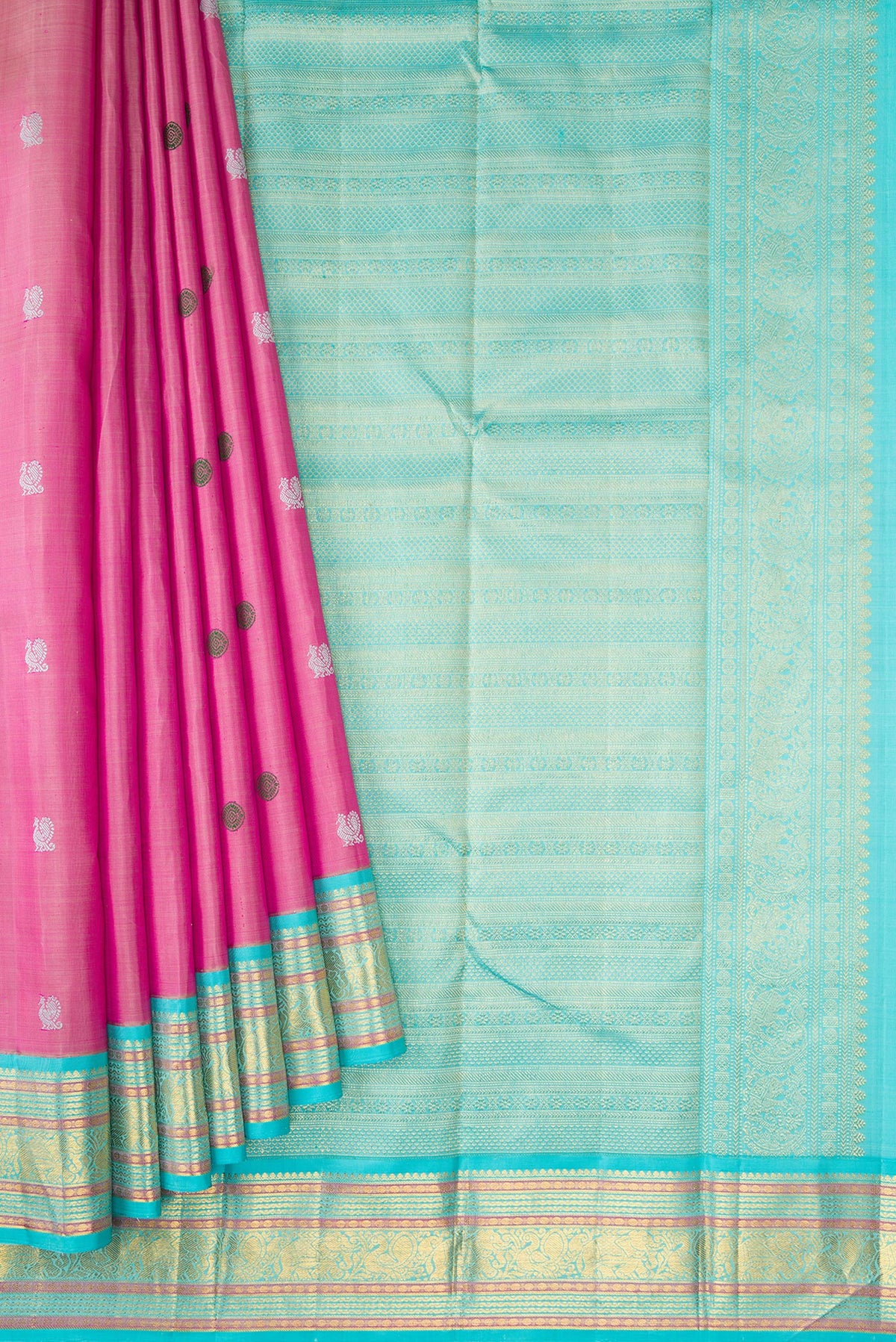 Pleats and pallu of Pink Dual Tone Kanjivaram Silk Saree with Thread Butta on the body and Zari Border. 