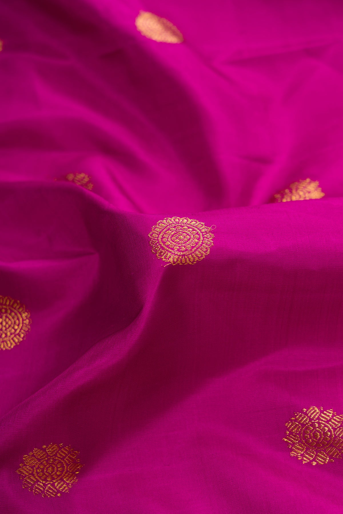 Close up of Purple Dual Tone Kanjivaram Silk Saree with Zari Butta on the body and Zari Border.  displaying folds