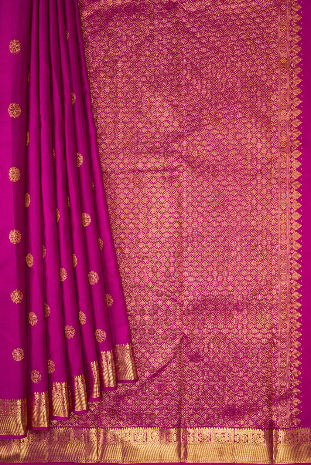 Pleats and pallu of Purple Dual Tone Kanjivaram Silk Saree with Zari Butta on the body and Zari Border. 