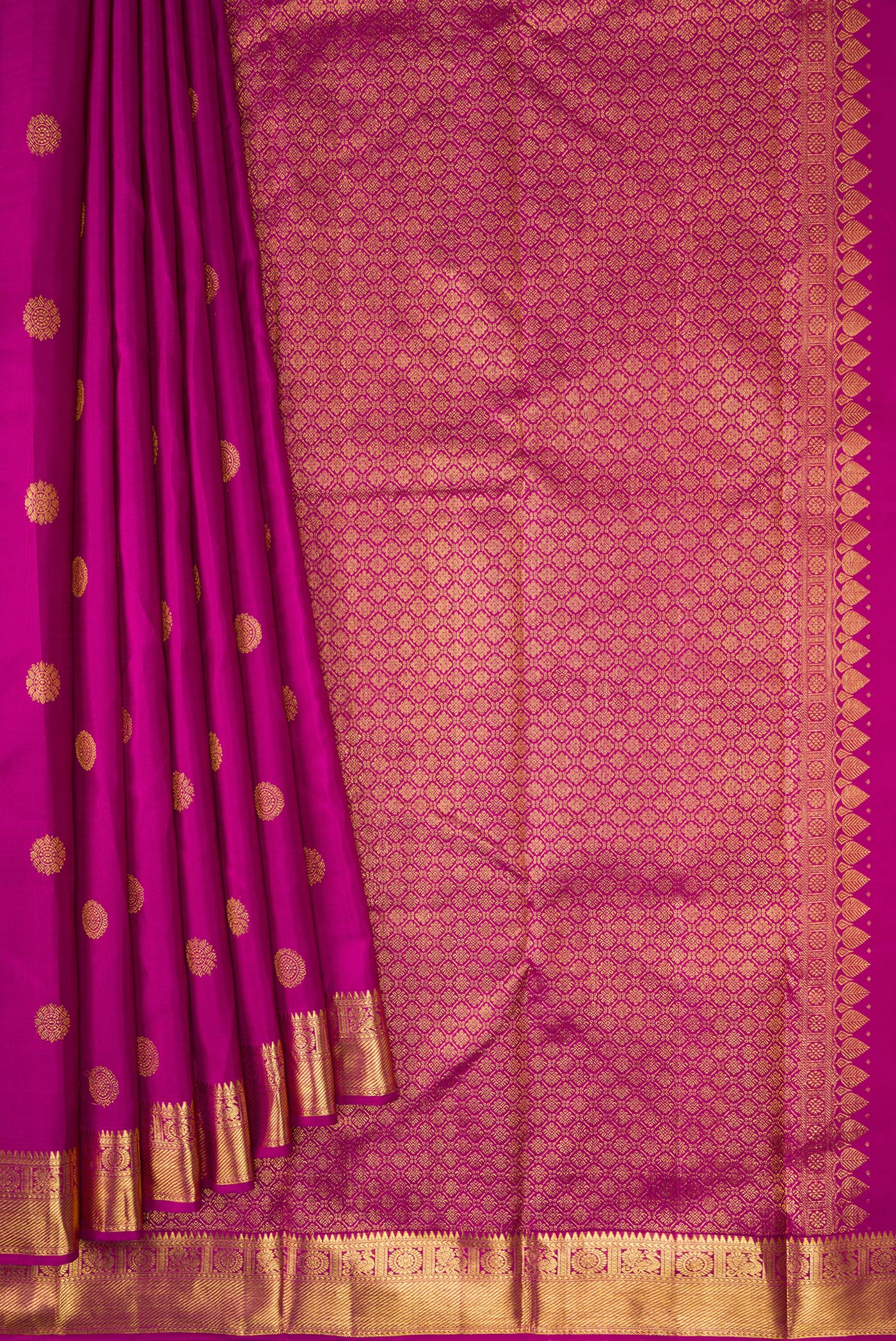 Pleats and pallu of Purple Dual Tone Kanjivaram Silk Saree with Zari Butta on the body and Zari Border. 