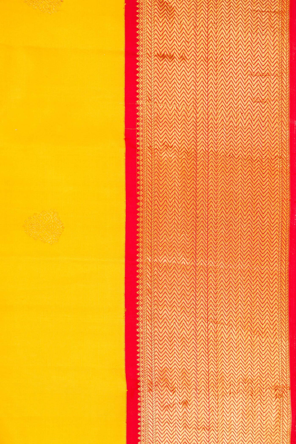 Border image of Pure Silk Pure Zari Yellow Dual Tone Kanjivaram Saree with Zari Butta on the body and Zari Border. 