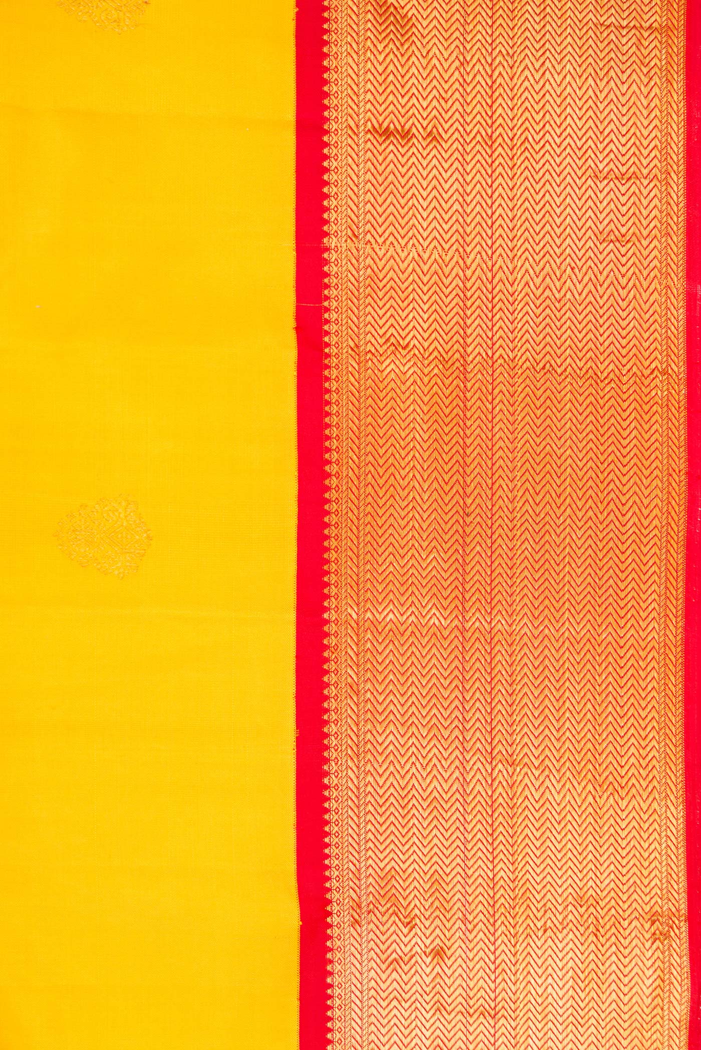 Border image of Pure Silk Pure Zari Yellow Dual Tone Kanjivaram Saree with Zari Butta on the body and Zari Border. 