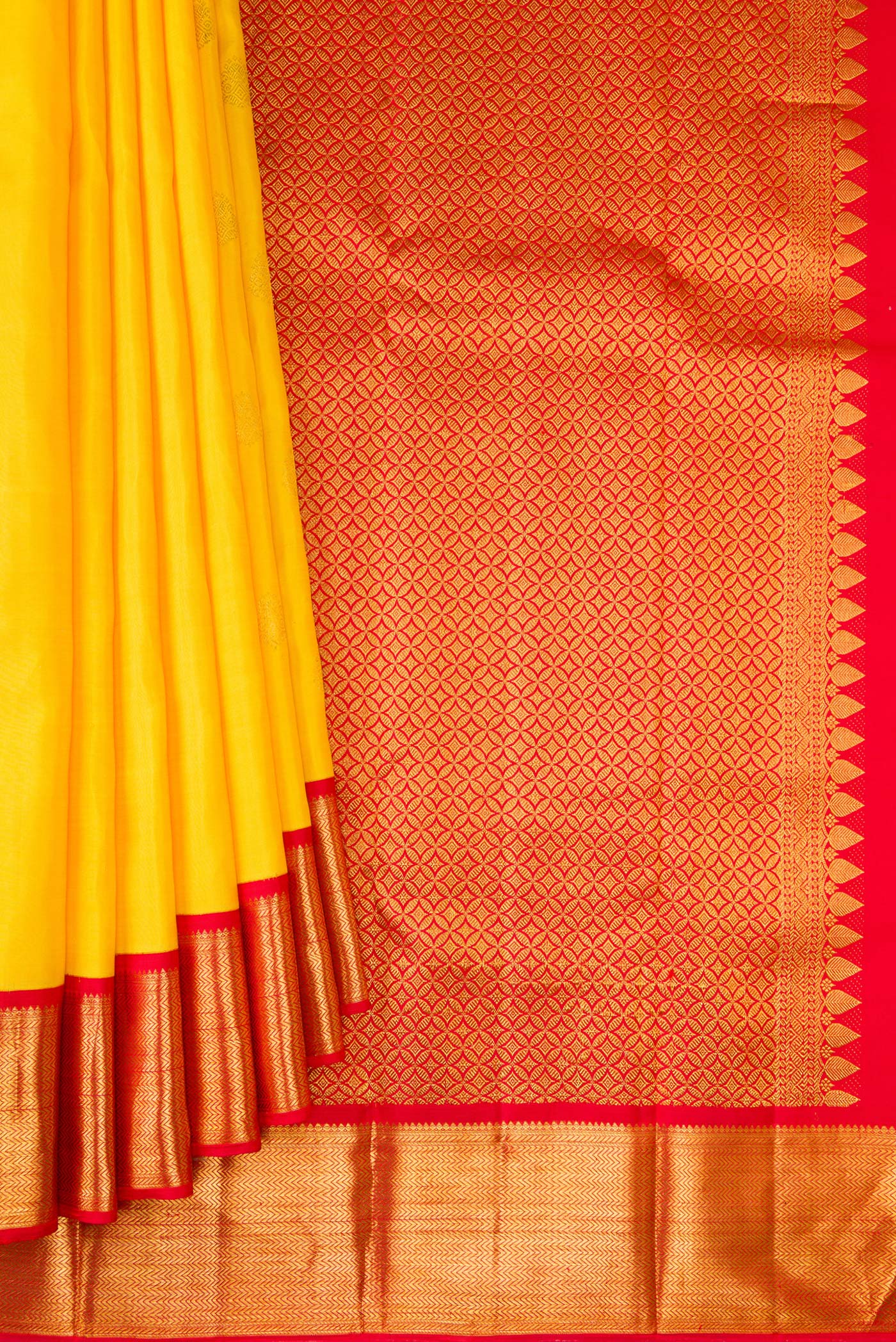 Pleats and pallu of Pure Silk Pure Zari Yellow Dual Tone Kanjivaram Saree with Zari Butta on the body and Zari Border. 