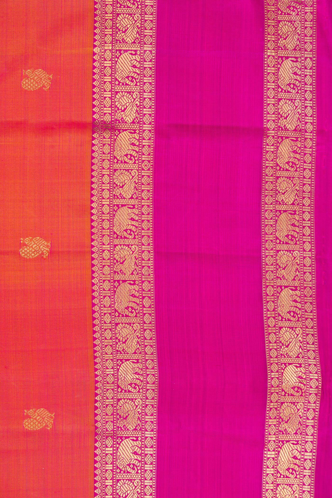 Border image of Pure Silk Pure Zari Coral Dual Tone Kanjivaram Saree with Zari Butta on the body and Zari Border. 