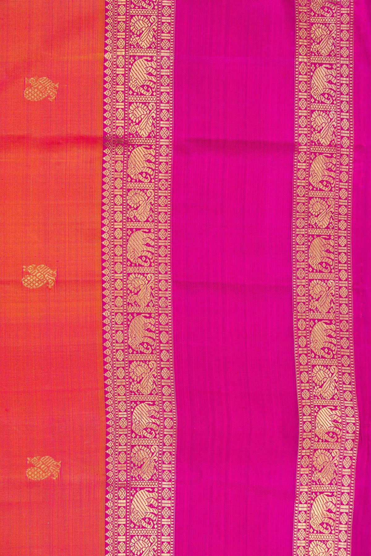 Border image of Pure Silk Pure Zari Coral Dual Tone Kanjivaram Saree with Zari Butta on the body and Zari Border. 