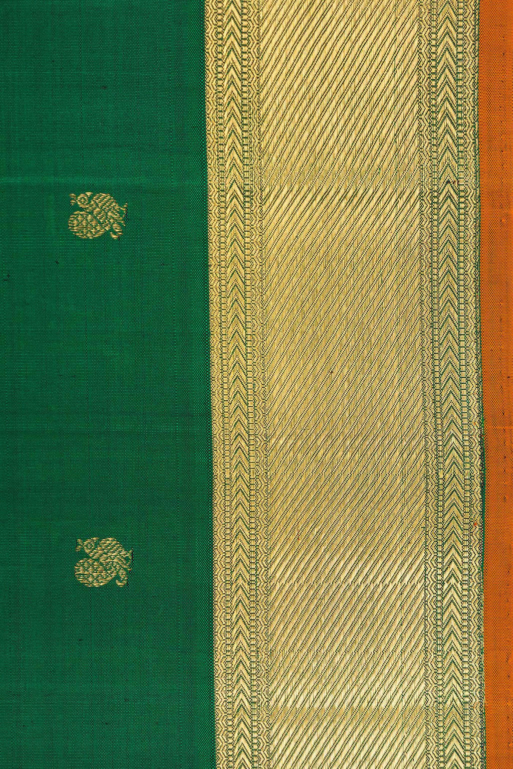 Border image of Pure Silk Pure Zari Green Dual Tone Kanjivaram Saree with Zari Butta on the body and Zari Border. 